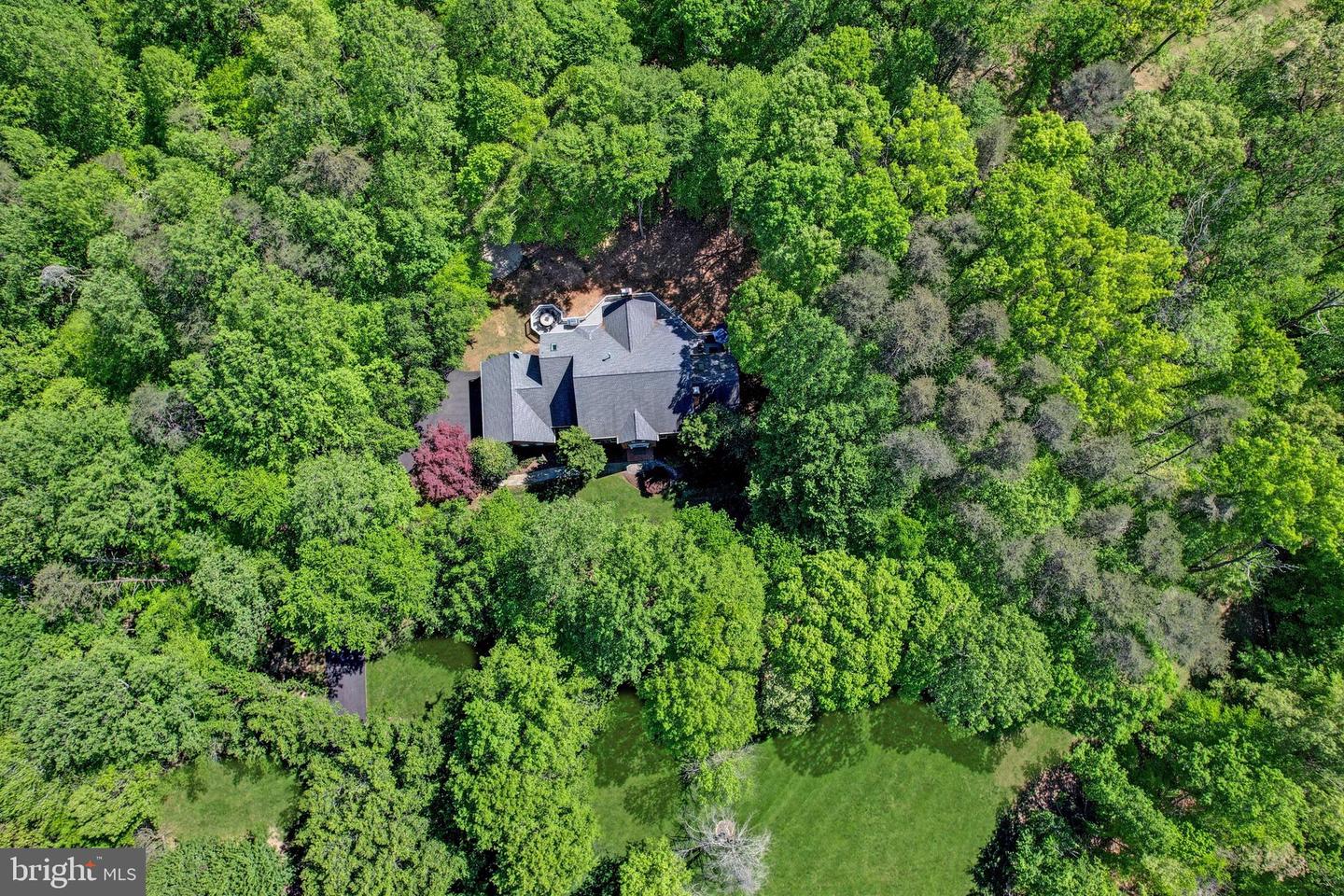 10137 COMMUNITY LN, FAIRFAX STATION, Virginia 22039, 5 Bedrooms Bedrooms, ,4 BathroomsBathrooms,Residential,For sale,10137 COMMUNITY LN,VAFX2235680 MLS # VAFX2235680