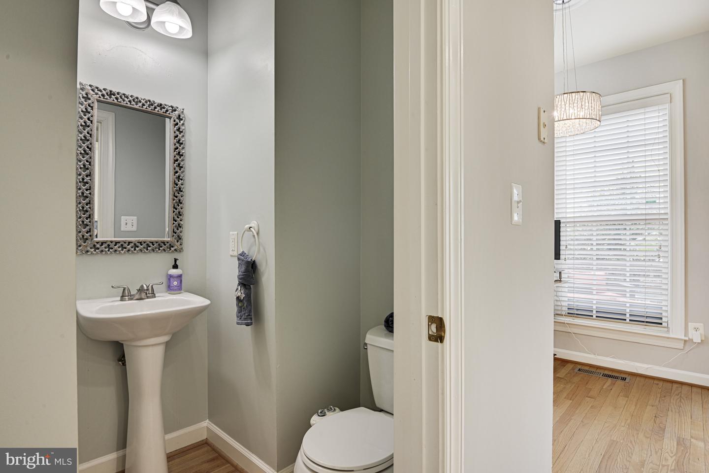 4180 TIMBER LOG WAY, FAIRFAX, Virginia 22030, 3 Bedrooms Bedrooms, ,2 BathroomsBathrooms,Residential,For sale,4180 TIMBER LOG WAY,VAFX2235692 MLS # VAFX2235692