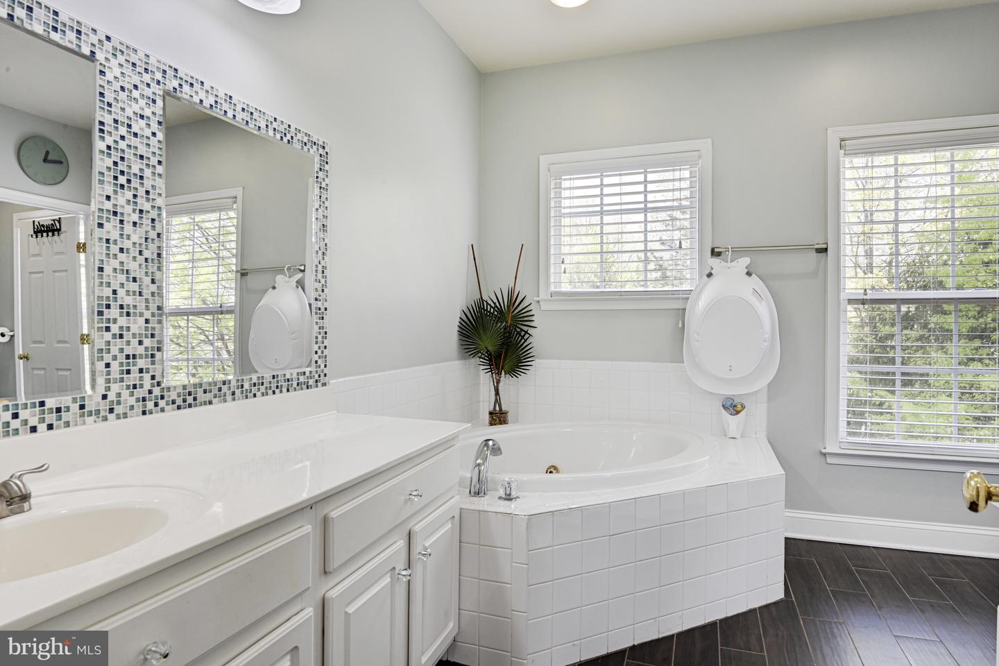 4180 TIMBER LOG WAY, FAIRFAX, Virginia 22030, 3 Bedrooms Bedrooms, ,2 BathroomsBathrooms,Residential,For sale,4180 TIMBER LOG WAY,VAFX2235692 MLS # VAFX2235692