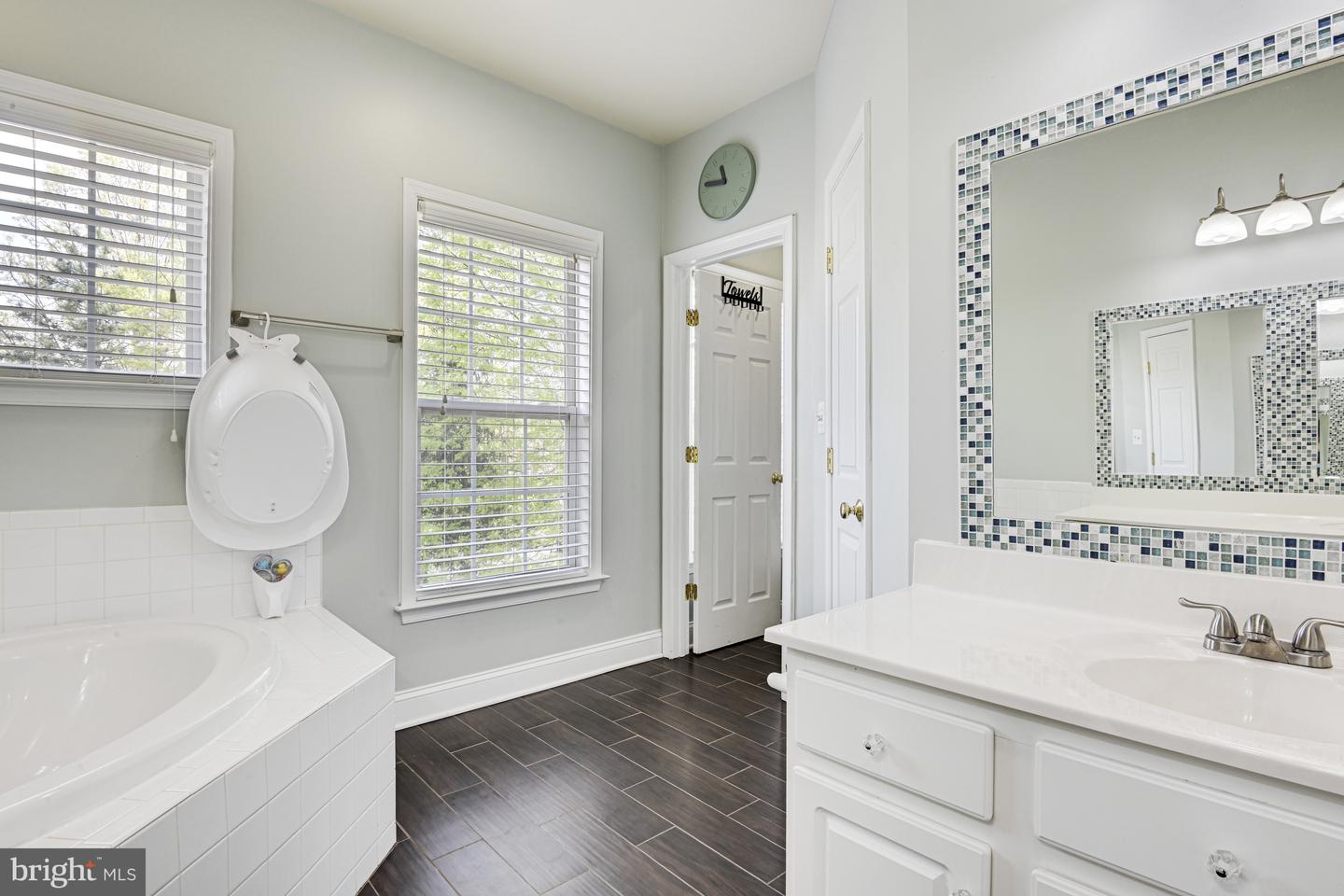 4180 TIMBER LOG WAY, FAIRFAX, Virginia 22030, 3 Bedrooms Bedrooms, ,2 BathroomsBathrooms,Residential,For sale,4180 TIMBER LOG WAY,VAFX2235692 MLS # VAFX2235692