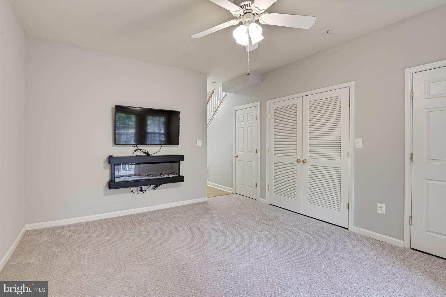 4180 TIMBER LOG WAY, FAIRFAX, Virginia 22030, 3 Bedrooms Bedrooms, ,2 BathroomsBathrooms,Residential,For sale,4180 TIMBER LOG WAY,VAFX2235692 MLS # VAFX2235692