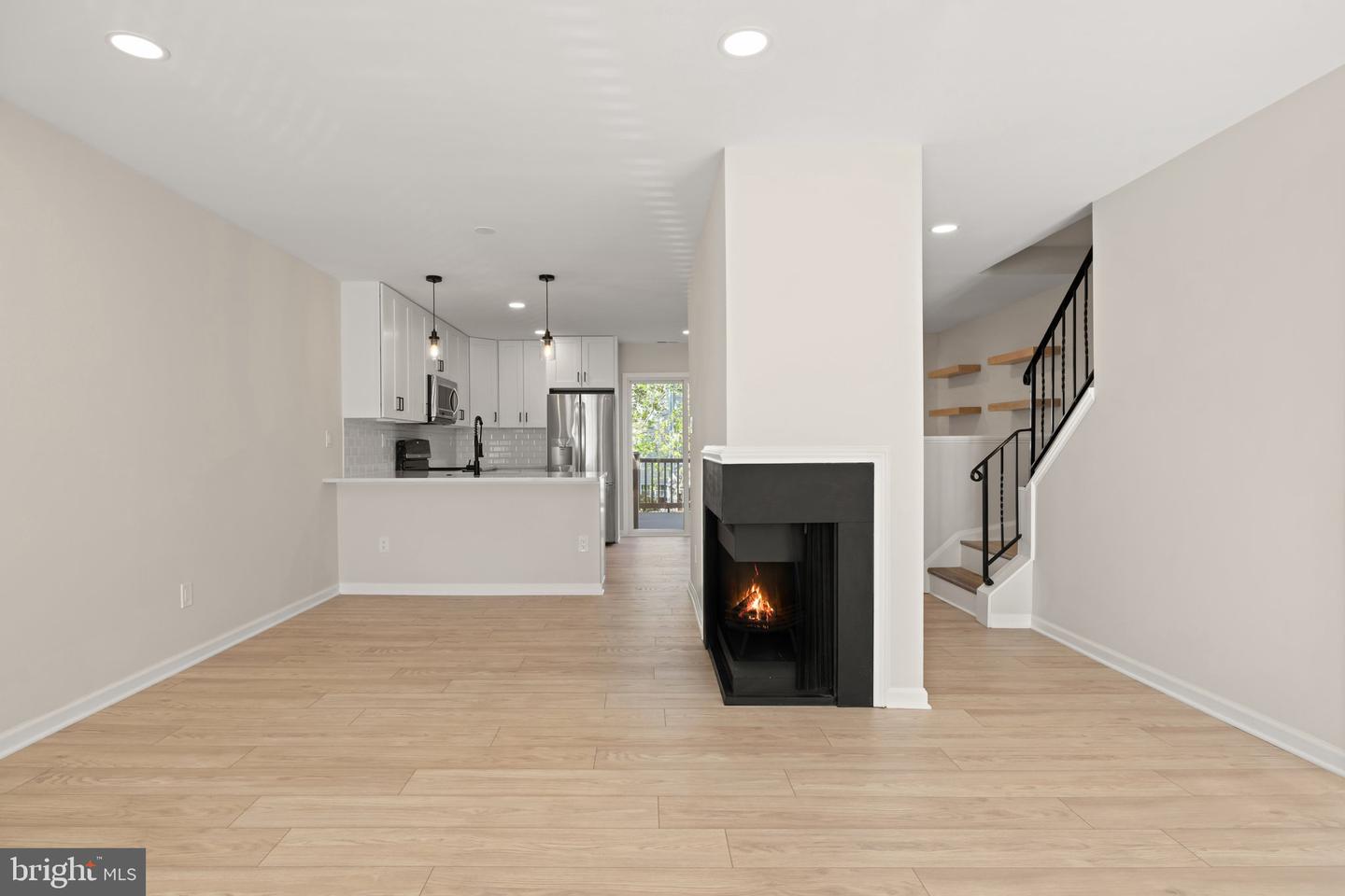 4030 SPRING RUN CT, CHANTILLY, Virginia 20151, 3 Bedrooms Bedrooms, ,2 BathroomsBathrooms,Residential,For sale,4030 SPRING RUN CT,VAFX2235712 MLS # VAFX2235712