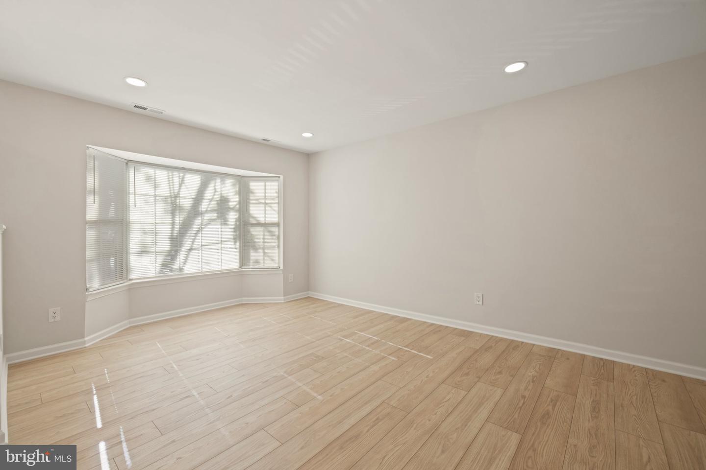 4030 SPRING RUN CT, CHANTILLY, Virginia 20151, 3 Bedrooms Bedrooms, ,2 BathroomsBathrooms,Residential,For sale,4030 SPRING RUN CT,VAFX2235712 MLS # VAFX2235712