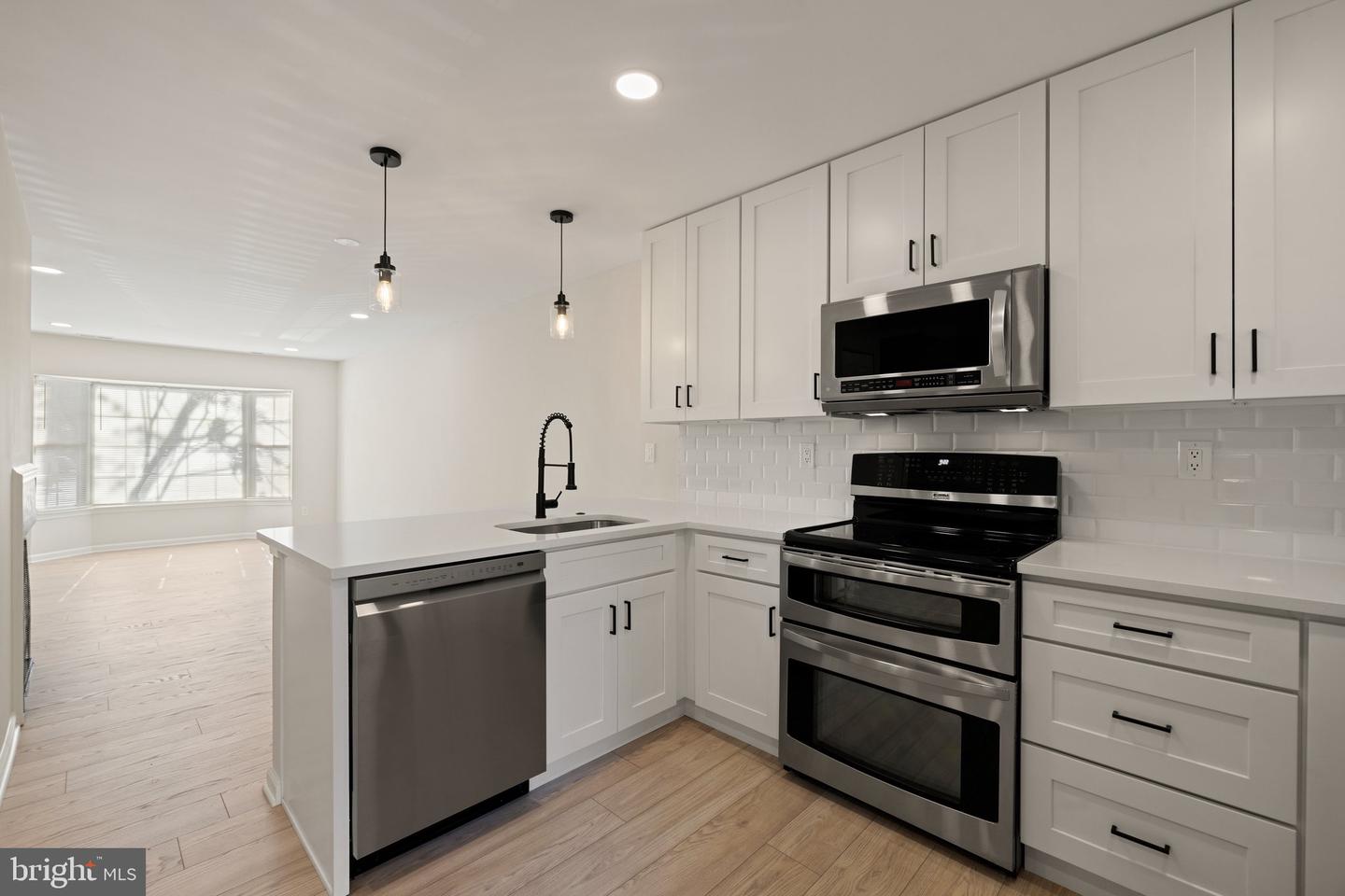 4030 SPRING RUN CT, CHANTILLY, Virginia 20151, 3 Bedrooms Bedrooms, ,2 BathroomsBathrooms,Residential,For sale,4030 SPRING RUN CT,VAFX2235712 MLS # VAFX2235712