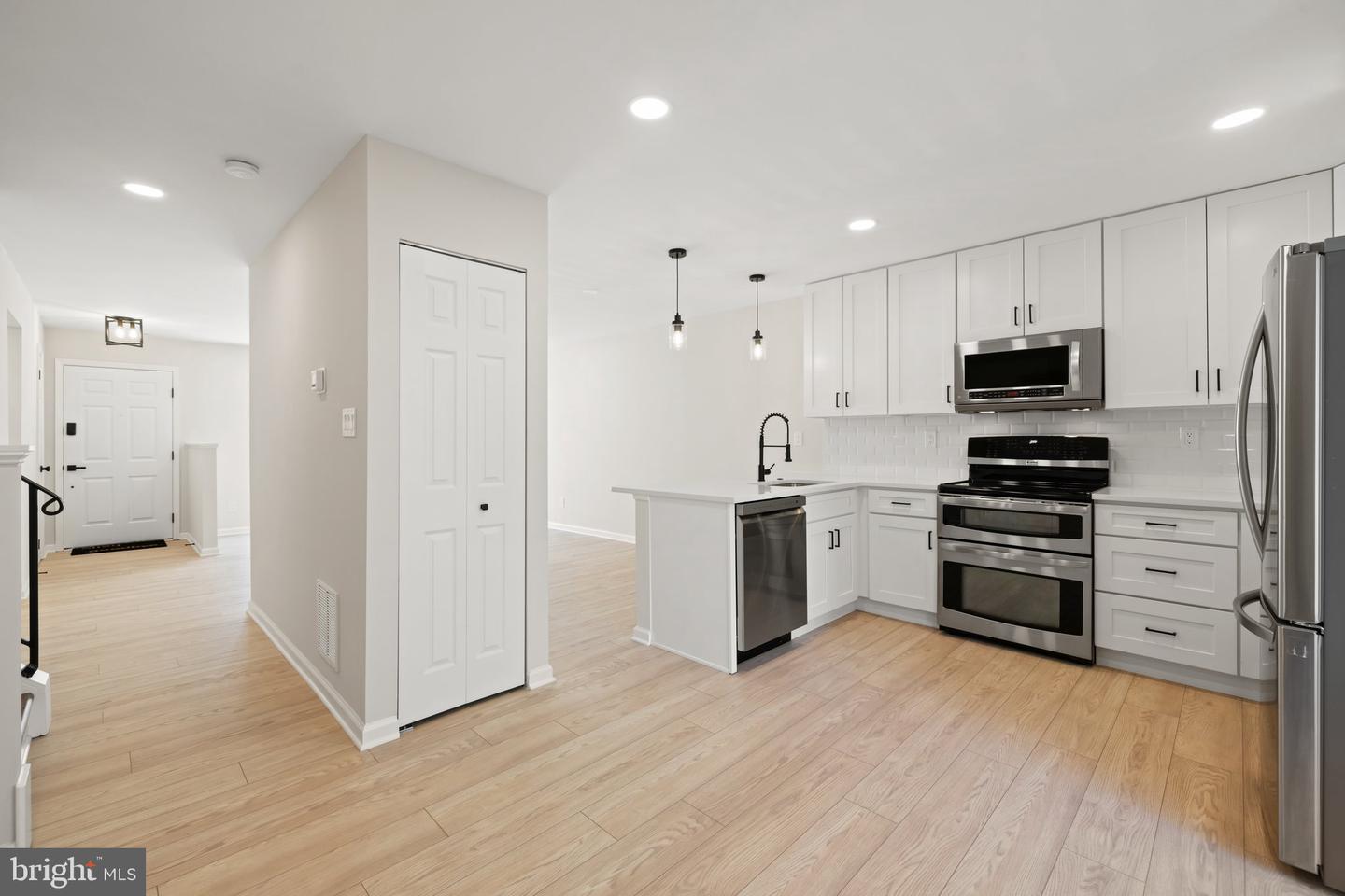 4030 SPRING RUN CT, CHANTILLY, Virginia 20151, 3 Bedrooms Bedrooms, ,2 BathroomsBathrooms,Residential,For sale,4030 SPRING RUN CT,VAFX2235712 MLS # VAFX2235712