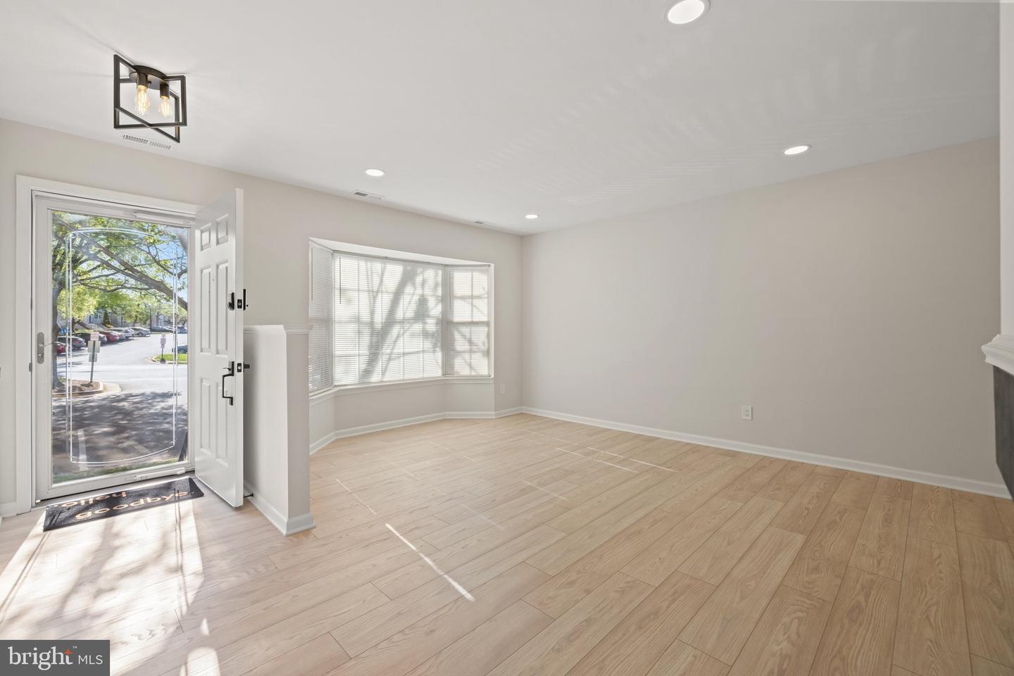 4030 SPRING RUN CT, CHANTILLY, Virginia 20151, 3 Bedrooms Bedrooms, ,2 BathroomsBathrooms,Residential,For sale,4030 SPRING RUN CT,VAFX2235712 MLS # VAFX2235712