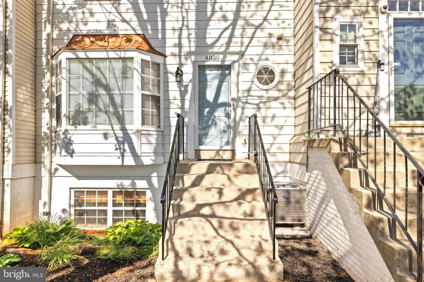 4030 SPRING RUN CT, CHANTILLY, Virginia 20151, 3 Bedrooms Bedrooms, ,2 BathroomsBathrooms,Residential,For sale,4030 SPRING RUN CT,VAFX2235712 MLS # VAFX2235712