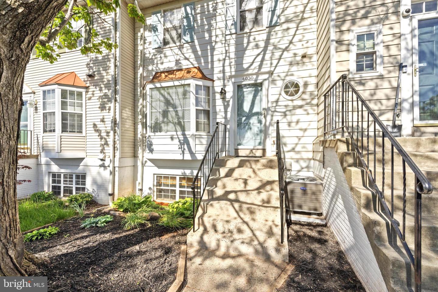 4030 SPRING RUN CT, CHANTILLY, Virginia 20151, 3 Bedrooms Bedrooms, ,2 BathroomsBathrooms,Residential,For sale,4030 SPRING RUN CT,VAFX2235712 MLS # VAFX2235712