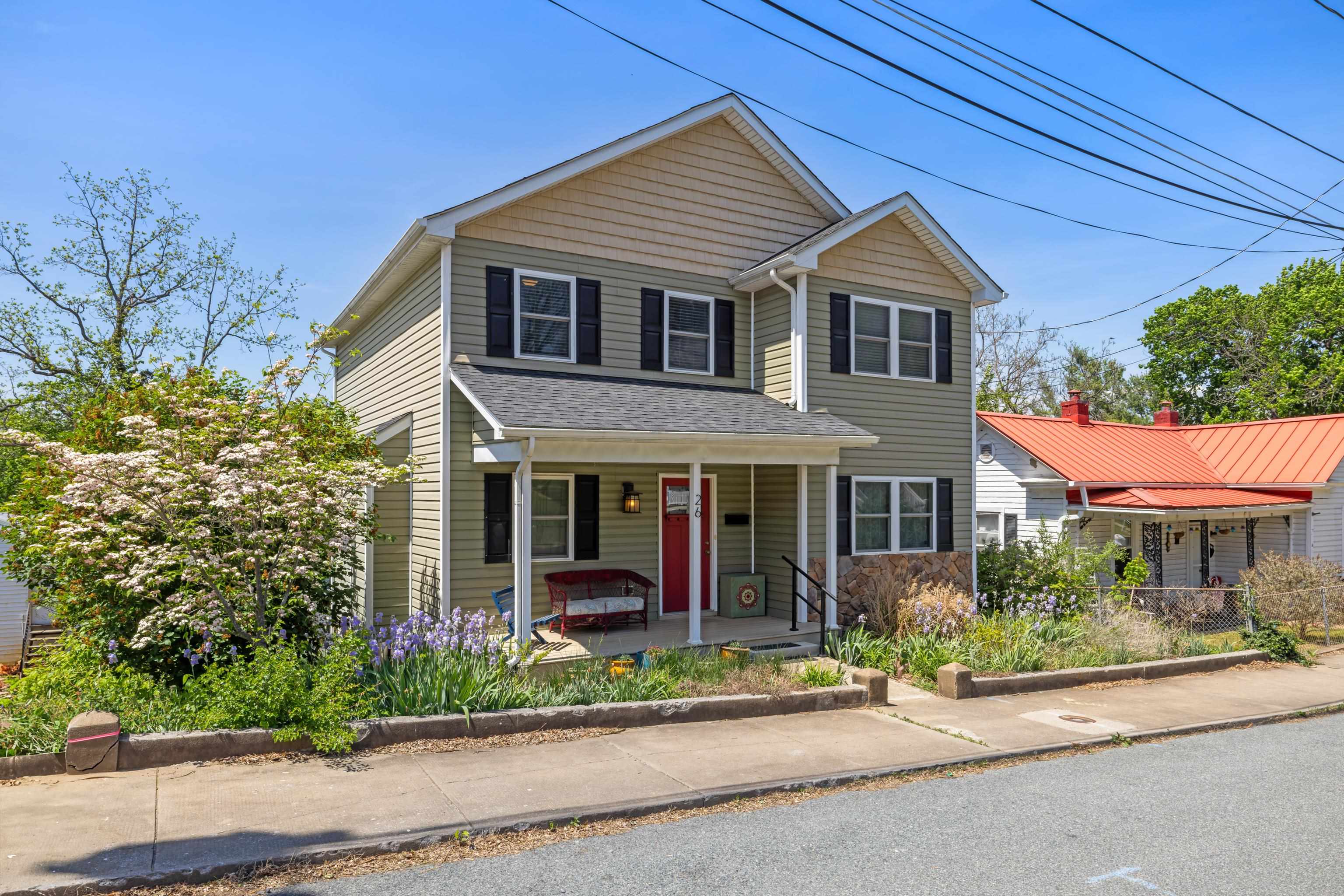 26 LAKE AVE, STAUNTON, Virginia 24401, 4 Bedrooms Bedrooms, ,3 BathroomsBathrooms,Residential,26 LAKE AVE,664015 MLS # 664015