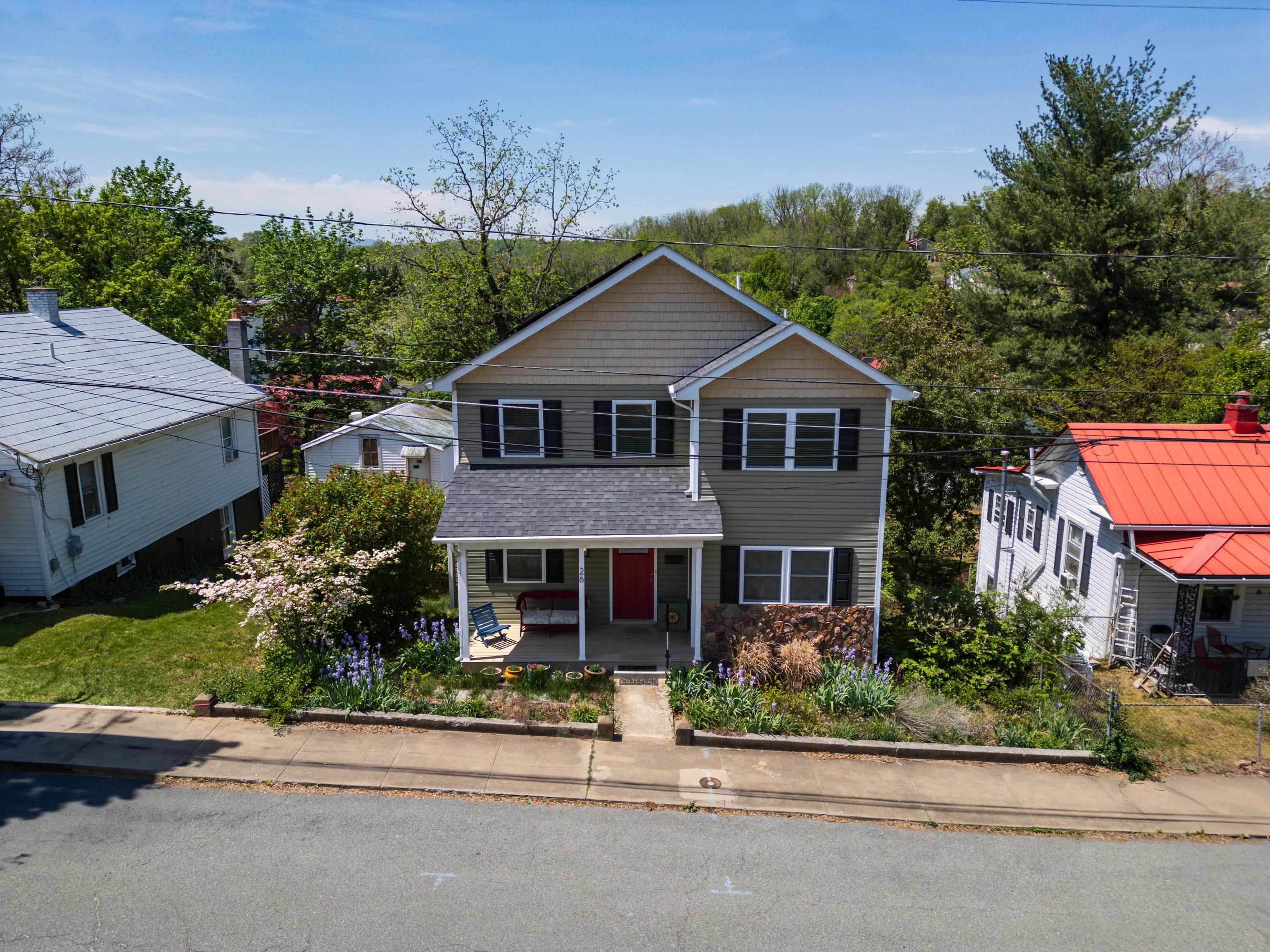 26 LAKE AVE, STAUNTON, Virginia 24401, 4 Bedrooms Bedrooms, ,3 BathroomsBathrooms,Residential,26 LAKE AVE,664015 MLS # 664015