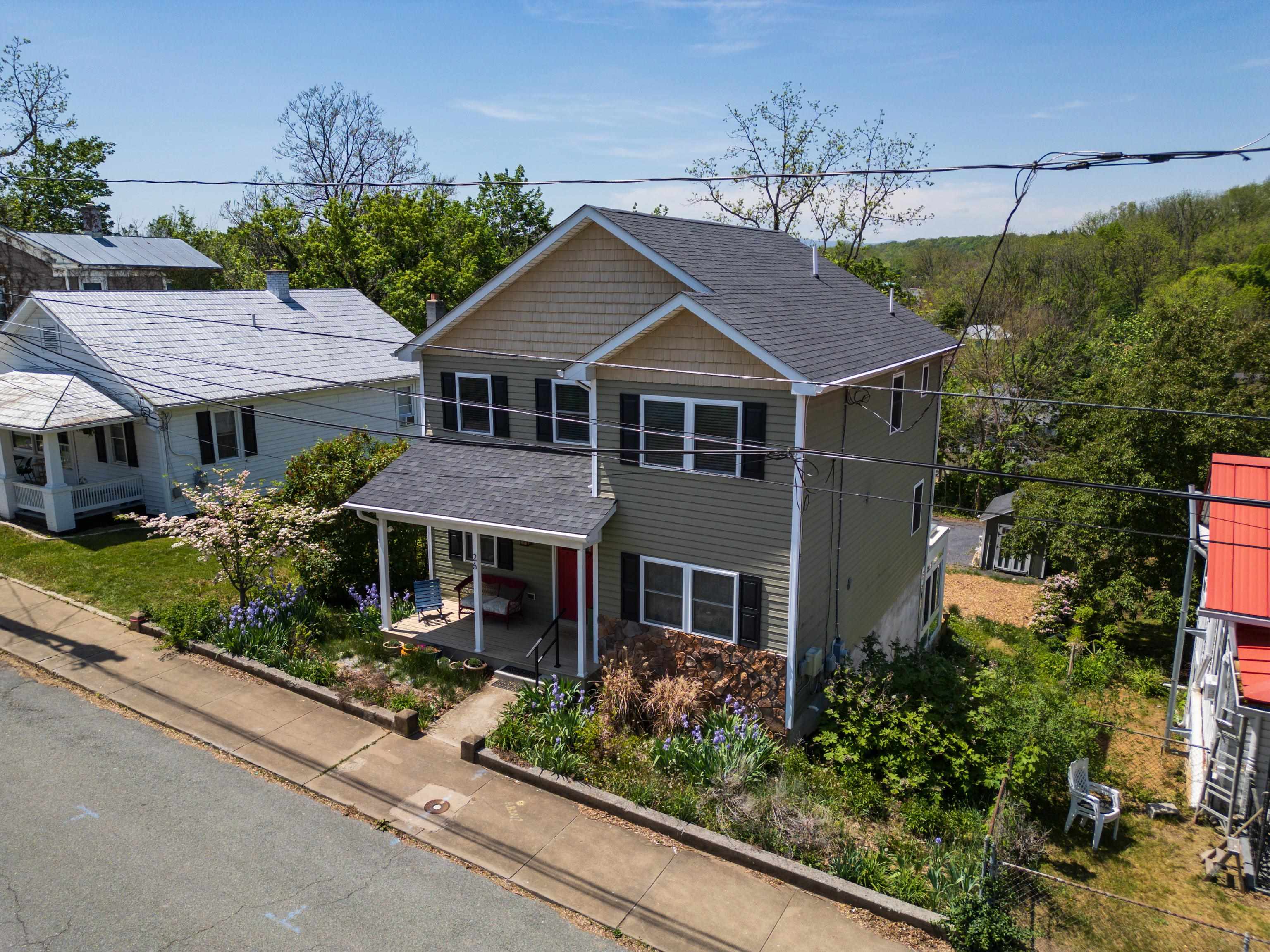 26 LAKE AVE, STAUNTON, Virginia 24401, 4 Bedrooms Bedrooms, ,3 BathroomsBathrooms,Residential,26 LAKE AVE,664015 MLS # 664015