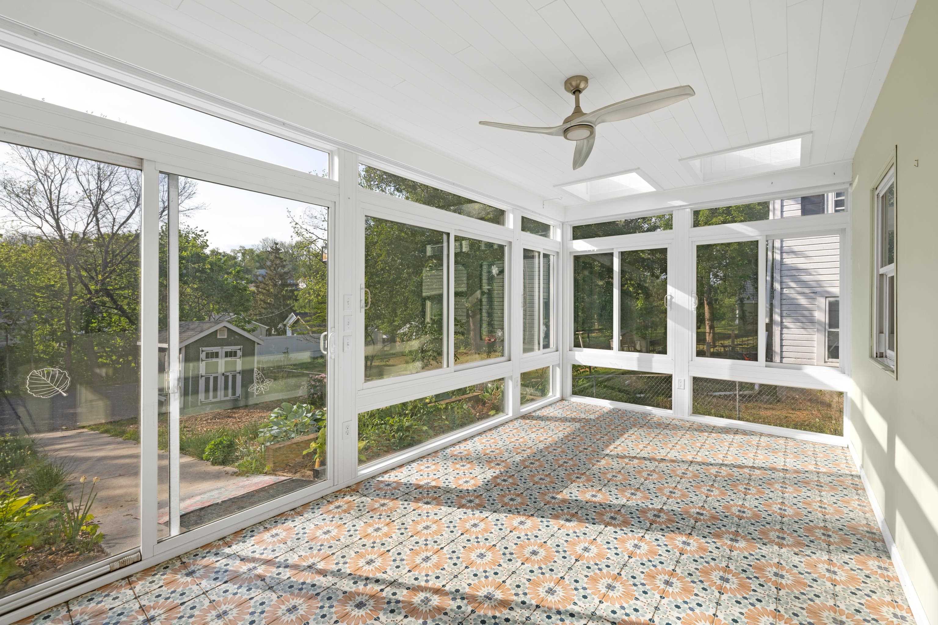 26 LAKE AVE, STAUNTON, Virginia 24401, 4 Bedrooms Bedrooms, ,3 BathroomsBathrooms,Residential,26 LAKE AVE,664015 MLS # 664015