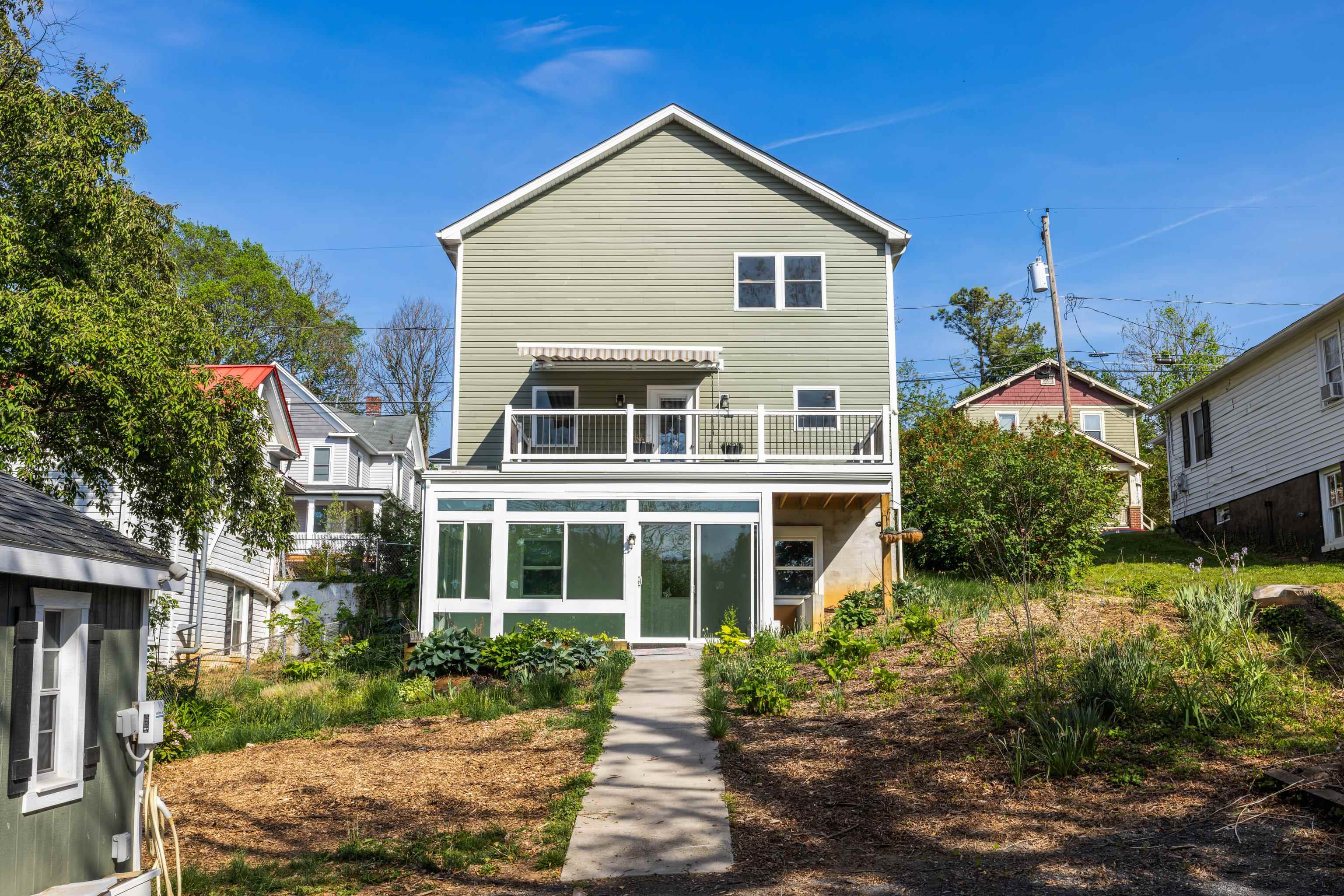 26 LAKE AVE, STAUNTON, Virginia 24401, 4 Bedrooms Bedrooms, ,3 BathroomsBathrooms,Residential,26 LAKE AVE,664015 MLS # 664015