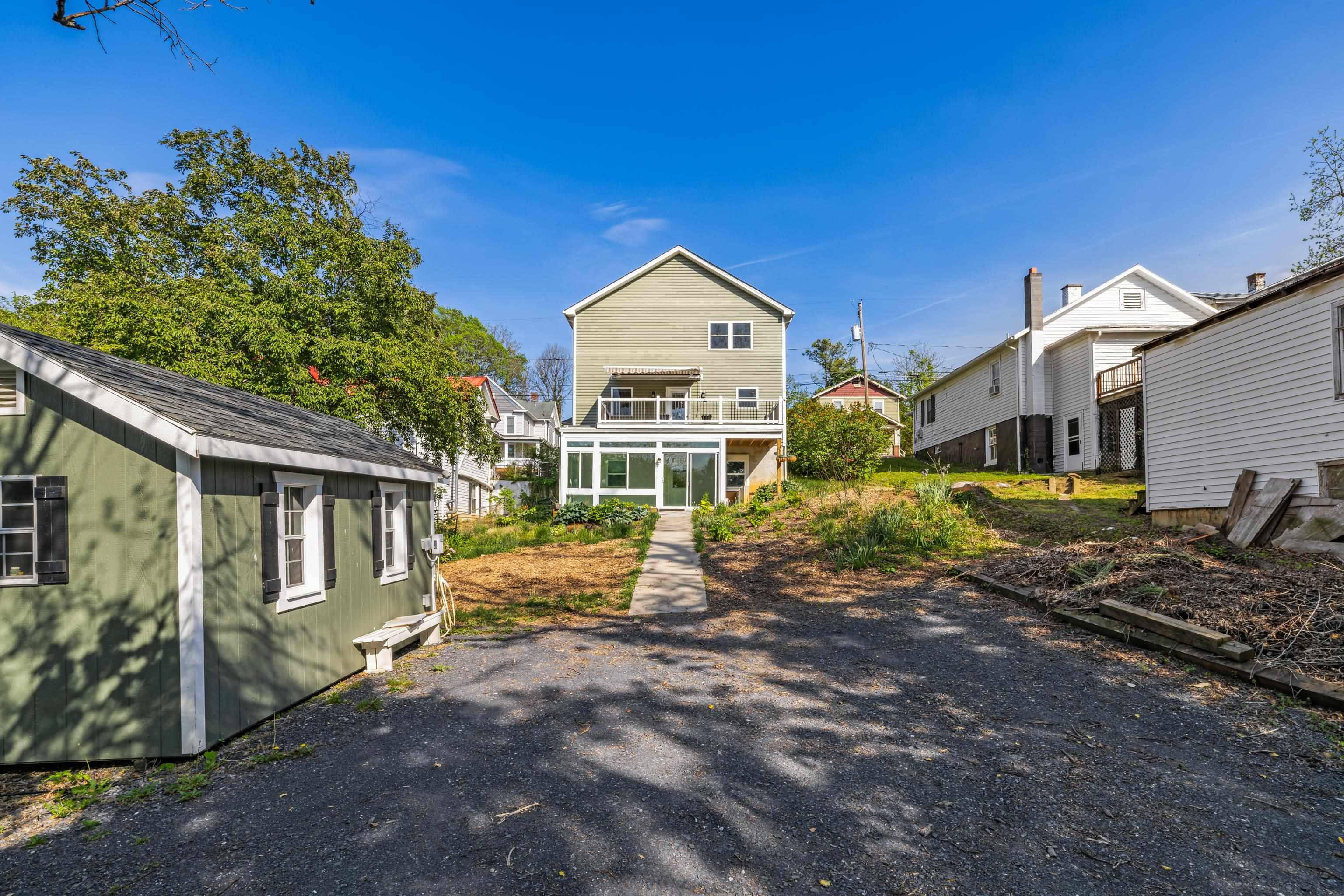 26 LAKE AVE, STAUNTON, Virginia 24401, 4 Bedrooms Bedrooms, ,3 BathroomsBathrooms,Residential,26 LAKE AVE,664015 MLS # 664015