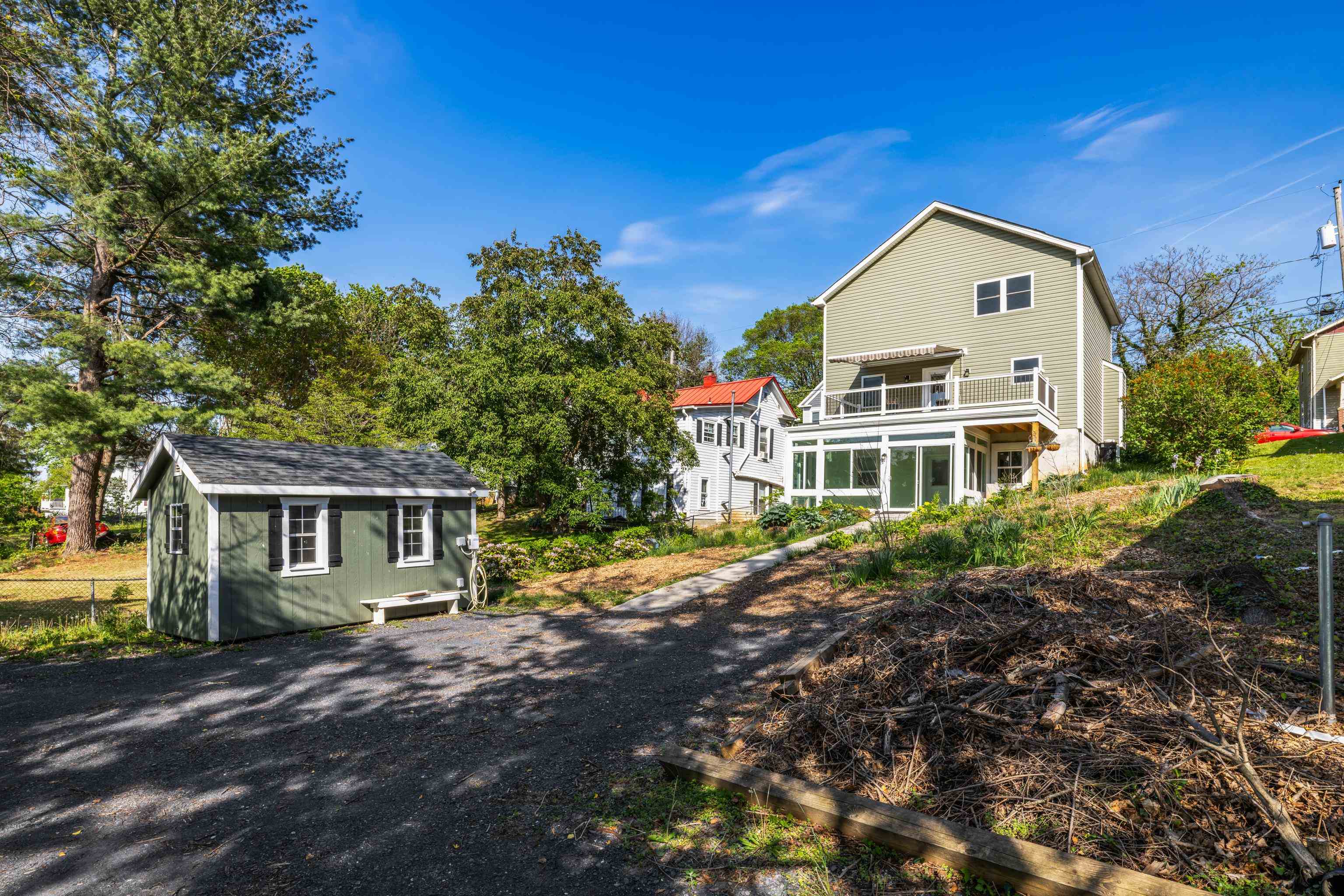 26 LAKE AVE, STAUNTON, Virginia 24401, 4 Bedrooms Bedrooms, ,3 BathroomsBathrooms,Residential,26 LAKE AVE,664015 MLS # 664015