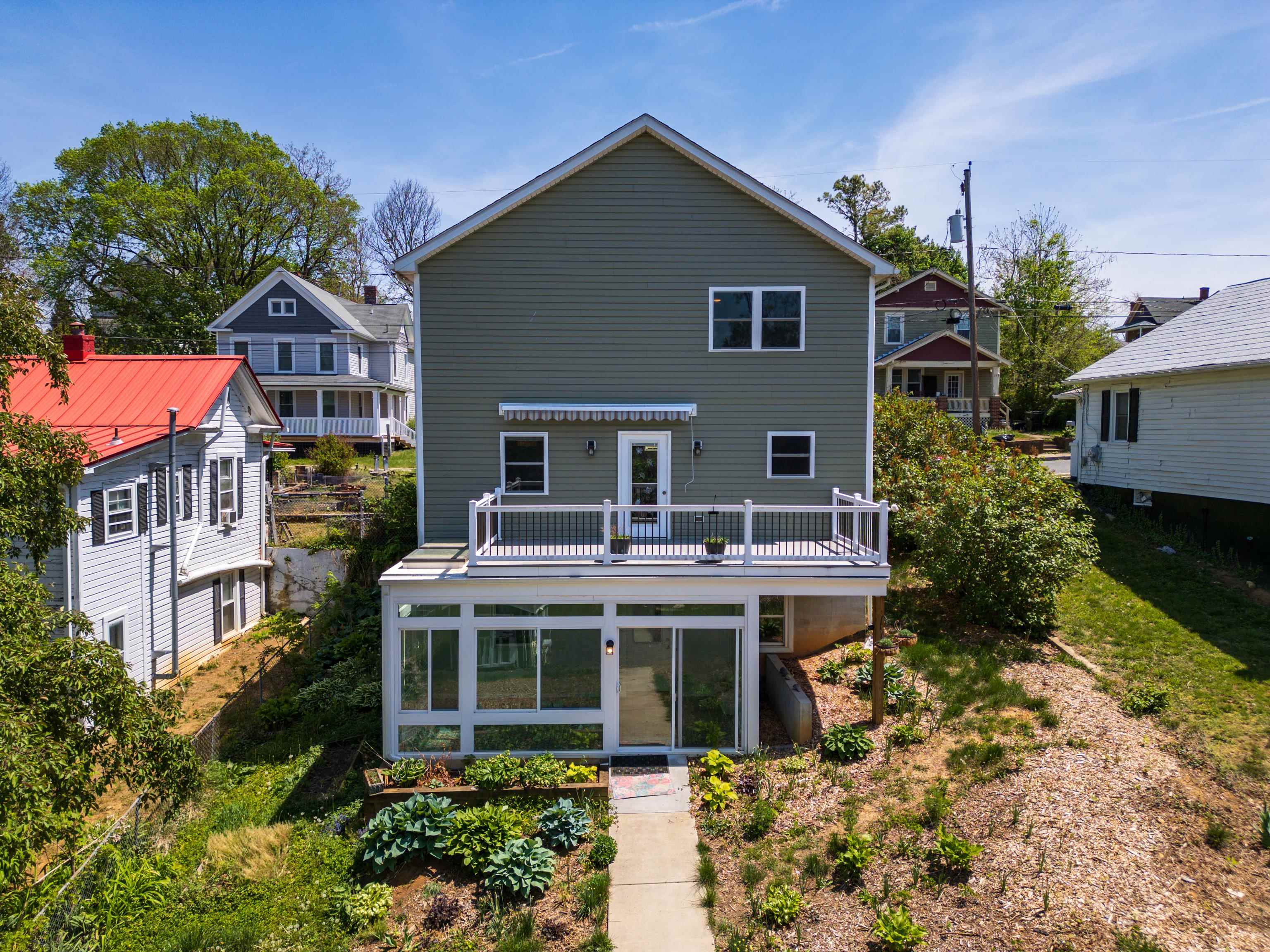 26 LAKE AVE, STAUNTON, Virginia 24401, 4 Bedrooms Bedrooms, ,3 BathroomsBathrooms,Residential,26 LAKE AVE,664015 MLS # 664015