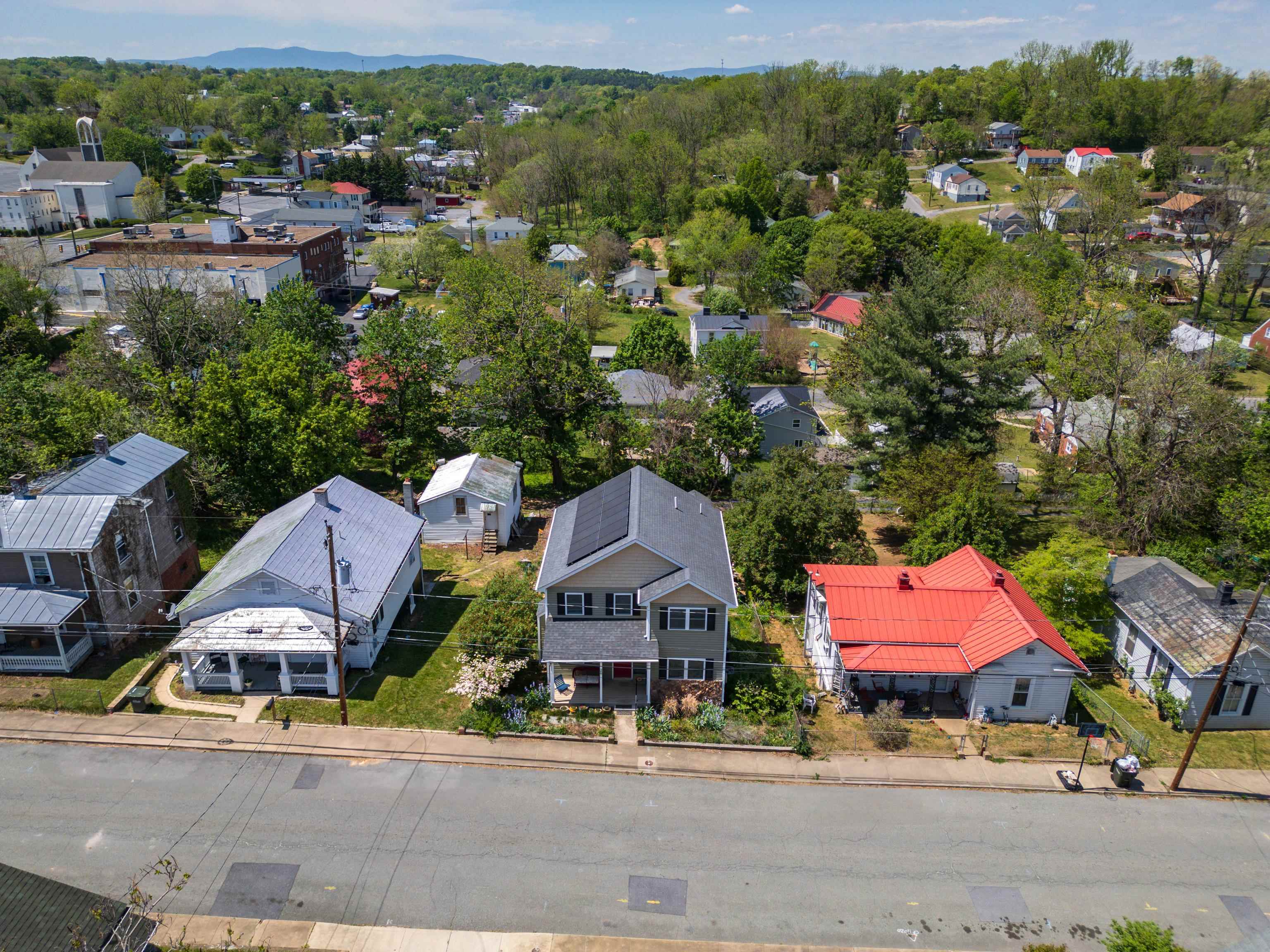 26 LAKE AVE, STAUNTON, Virginia 24401, 4 Bedrooms Bedrooms, ,3 BathroomsBathrooms,Residential,26 LAKE AVE,664015 MLS # 664015