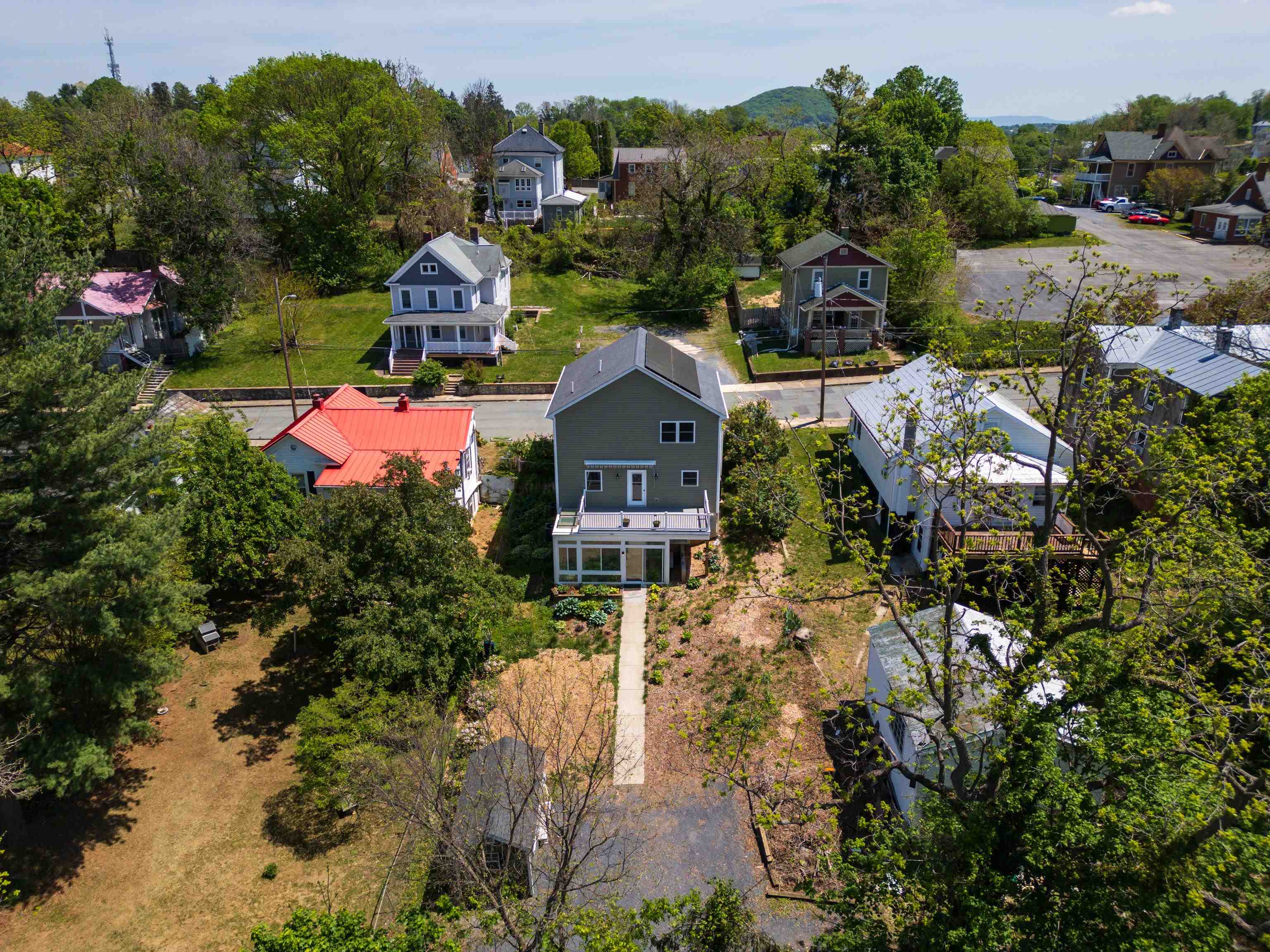 26 LAKE AVE, STAUNTON, Virginia 24401, 4 Bedrooms Bedrooms, ,3 BathroomsBathrooms,Residential,26 LAKE AVE,664015 MLS # 664015
