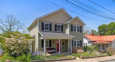 26 LAKE AVE, STAUNTON, Virginia 24401, 4 Bedrooms Bedrooms, ,3 BathroomsBathrooms,Residential,26 LAKE AVE,664015 MLS # 664015
