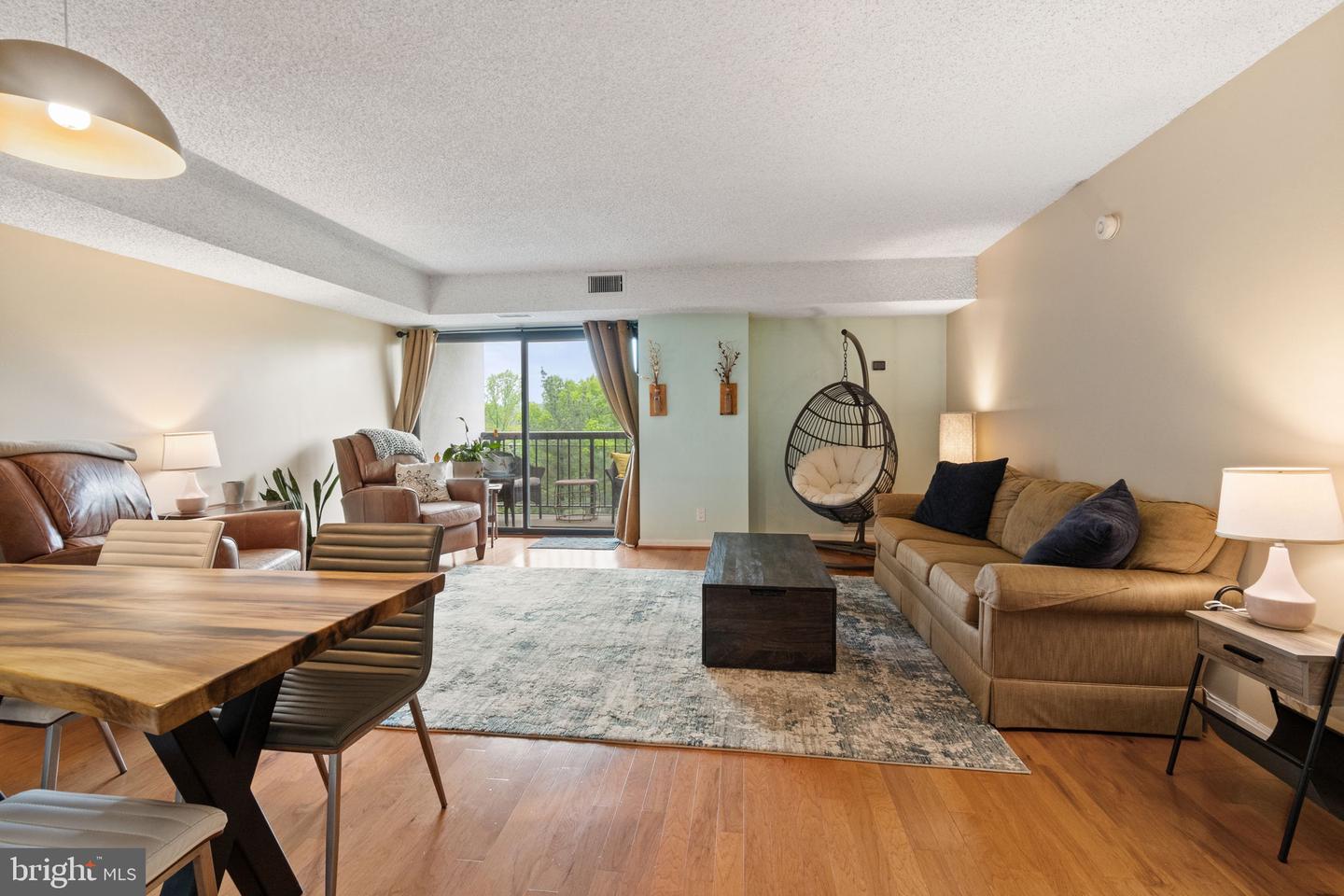 3800 POWELL LN #918, FALLS CHURCH, Virginia 22041, 1 Bedroom Bedrooms, 1 Room Rooms,1 BathroomBathrooms,Residential,For sale,3800 POWELL LN #918,VAFX2235772 MLS # VAFX2235772