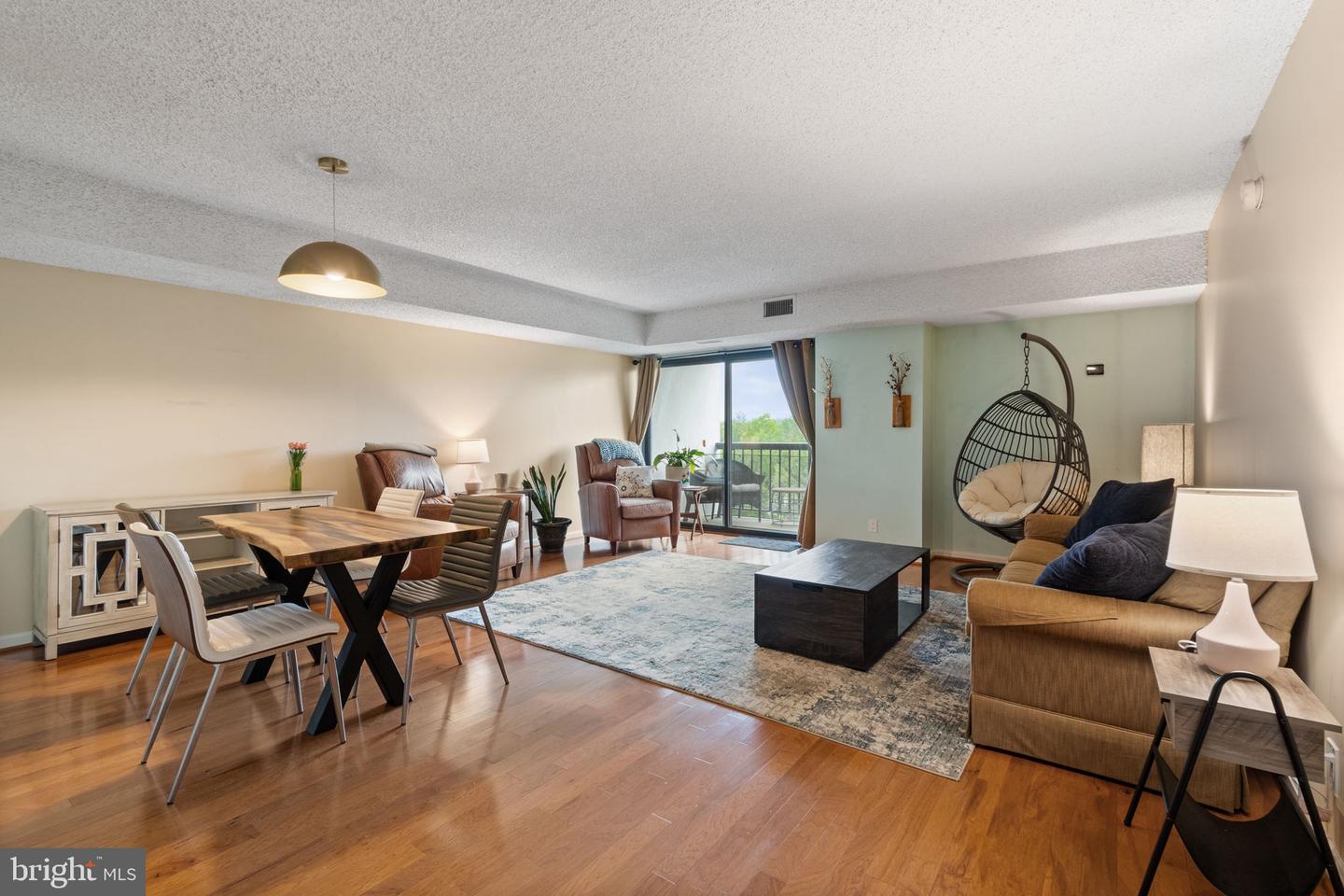 3800 POWELL LN #918, FALLS CHURCH, Virginia 22041, 1 Bedroom Bedrooms, 1 Room Rooms,1 BathroomBathrooms,Residential,For sale,3800 POWELL LN #918,VAFX2235772 MLS # VAFX2235772