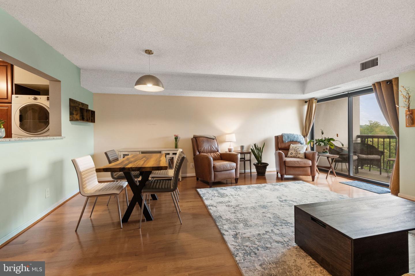 3800 POWELL LN #918, FALLS CHURCH, Virginia 22041, 1 Bedroom Bedrooms, 1 Room Rooms,1 BathroomBathrooms,Residential,For sale,3800 POWELL LN #918,VAFX2235772 MLS # VAFX2235772