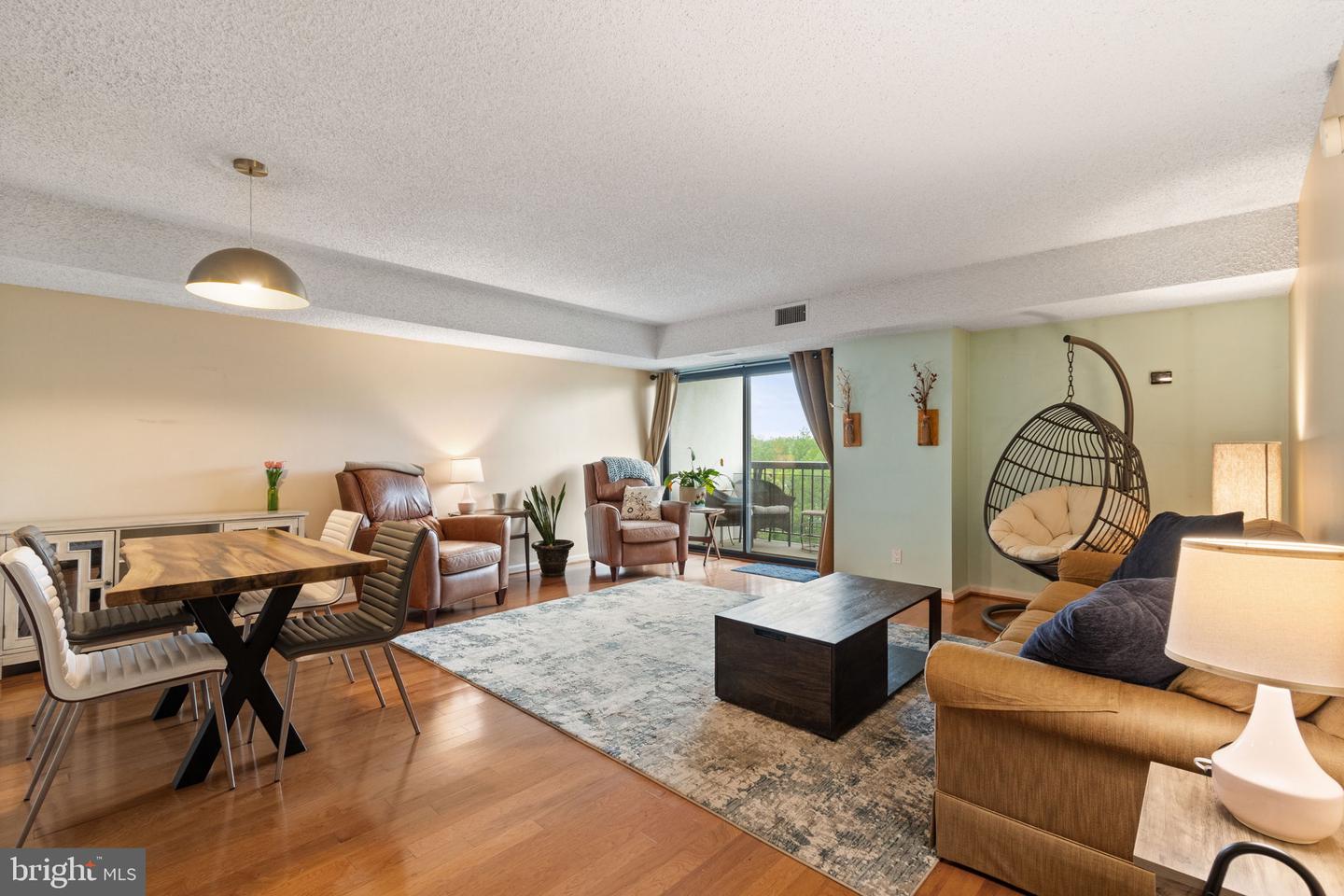 3800 POWELL LN #918, FALLS CHURCH, Virginia 22041, 1 Bedroom Bedrooms, 1 Room Rooms,1 BathroomBathrooms,Residential,For sale,3800 POWELL LN #918,VAFX2235772 MLS # VAFX2235772