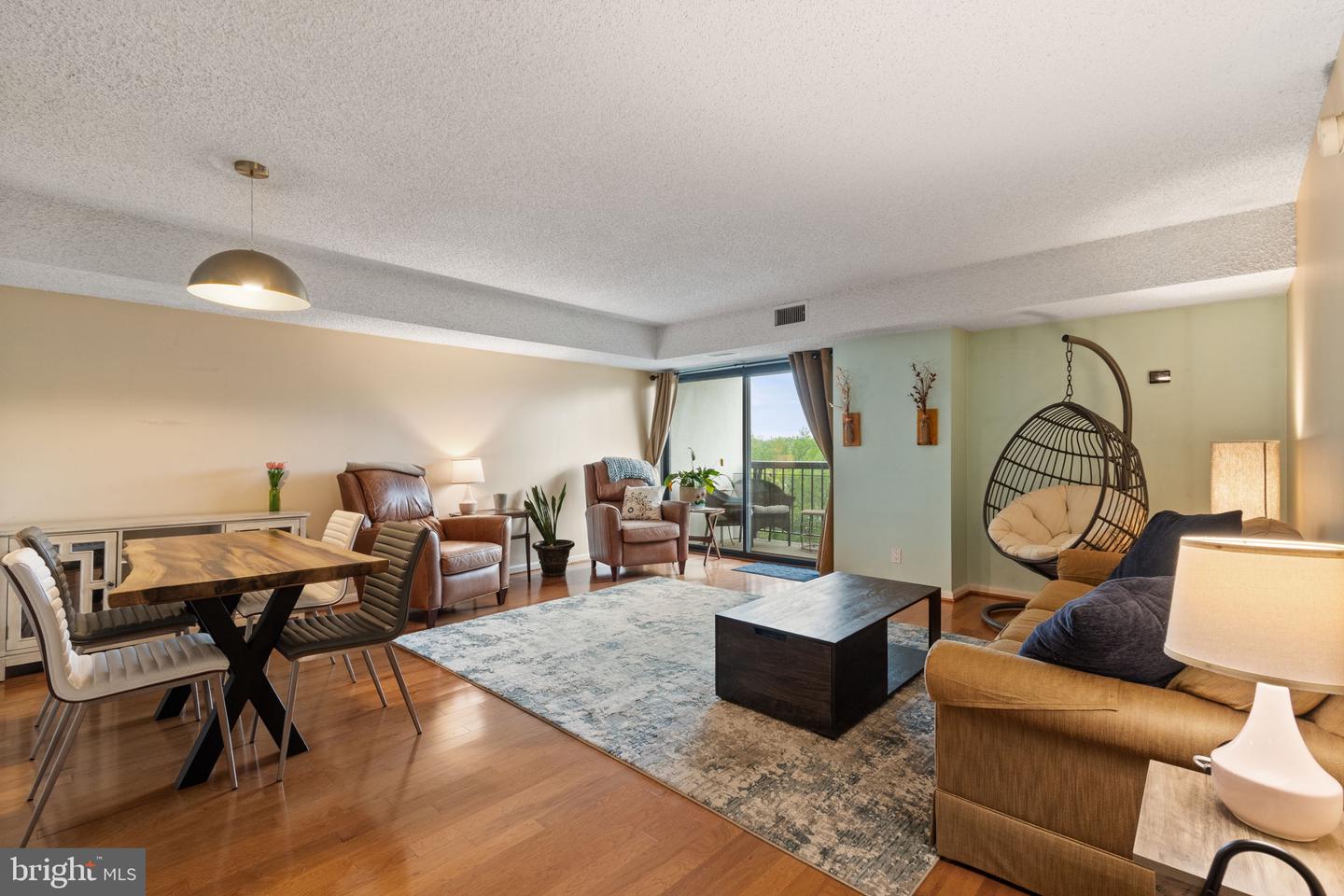 3800 POWELL LN #918, FALLS CHURCH, Virginia 22041, 1 Bedroom Bedrooms, 1 Room Rooms,1 BathroomBathrooms,Residential,For sale,3800 POWELL LN #918,VAFX2235772 MLS # VAFX2235772