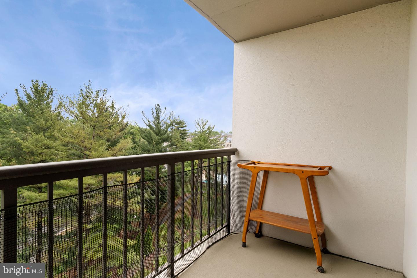 3800 POWELL LN #918, FALLS CHURCH, Virginia 22041, 1 Bedroom Bedrooms, 1 Room Rooms,1 BathroomBathrooms,Residential,For sale,3800 POWELL LN #918,VAFX2235772 MLS # VAFX2235772