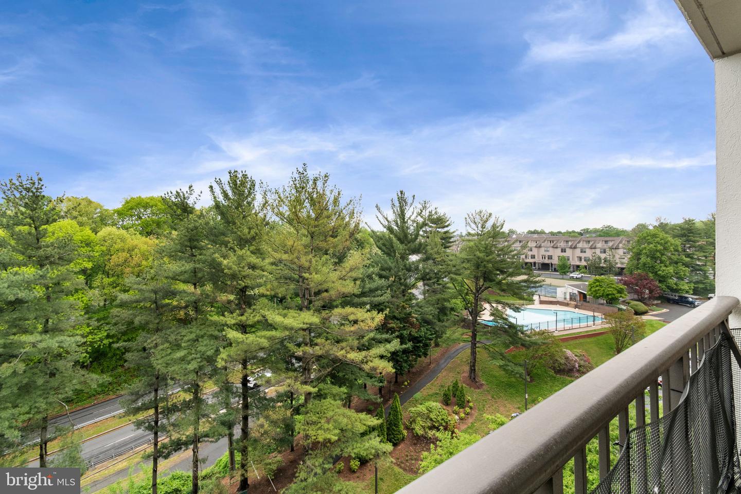 3800 POWELL LN #918, FALLS CHURCH, Virginia 22041, 1 Bedroom Bedrooms, 1 Room Rooms,1 BathroomBathrooms,Residential,For sale,3800 POWELL LN #918,VAFX2235772 MLS # VAFX2235772