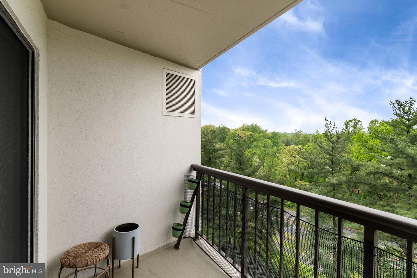 3800 POWELL LN #918, FALLS CHURCH, Virginia 22041, 1 Bedroom Bedrooms, 1 Room Rooms,1 BathroomBathrooms,Residential,For sale,3800 POWELL LN #918,VAFX2235772 MLS # VAFX2235772