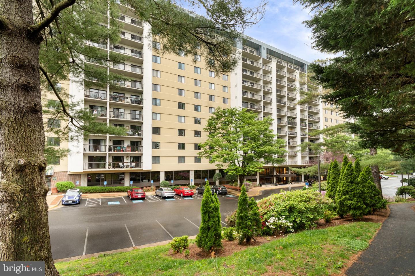 3800 POWELL LN #918, FALLS CHURCH, Virginia 22041, 1 Bedroom Bedrooms, 1 Room Rooms,1 BathroomBathrooms,Residential,For sale,3800 POWELL LN #918,VAFX2235772 MLS # VAFX2235772