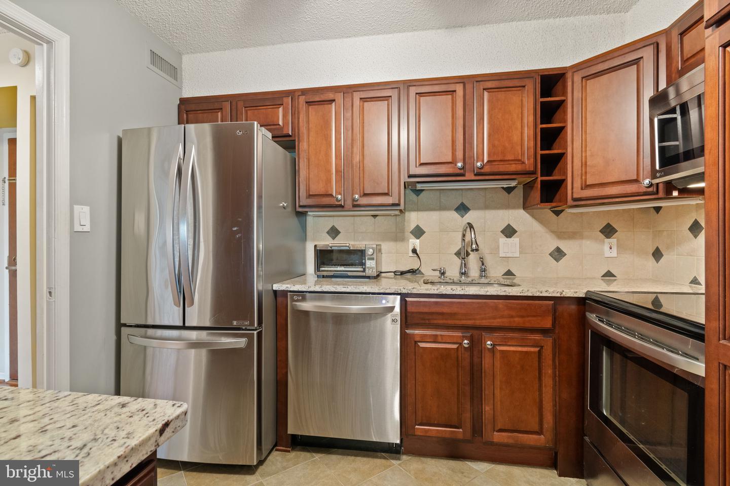 3800 POWELL LN #918, FALLS CHURCH, Virginia 22041, 1 Bedroom Bedrooms, 1 Room Rooms,1 BathroomBathrooms,Residential,For sale,3800 POWELL LN #918,VAFX2235772 MLS # VAFX2235772