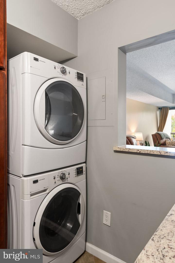 3800 POWELL LN #918, FALLS CHURCH, Virginia 22041, 1 Bedroom Bedrooms, 1 Room Rooms,1 BathroomBathrooms,Residential,For sale,3800 POWELL LN #918,VAFX2235772 MLS # VAFX2235772