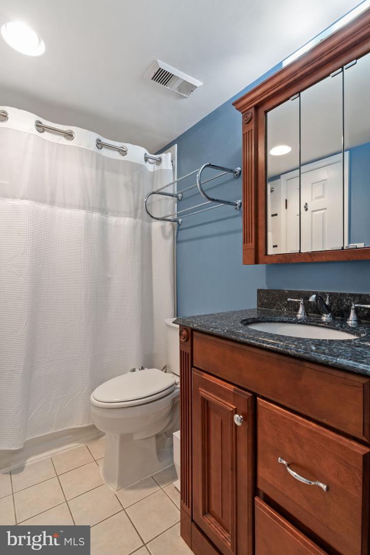3800 POWELL LN #918, FALLS CHURCH, Virginia 22041, 1 Bedroom Bedrooms, 1 Room Rooms,1 BathroomBathrooms,Residential,For sale,3800 POWELL LN #918,VAFX2235772 MLS # VAFX2235772