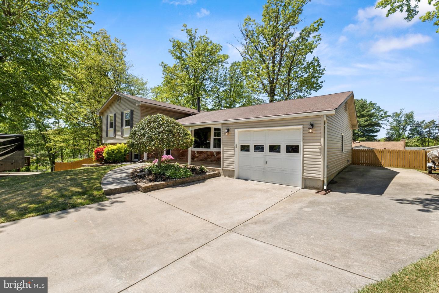 12394 ANCHOR CT, WOODBRIDGE, Virginia 22192, 4 Bedrooms Bedrooms, 10 Rooms Rooms,2 BathroomsBathrooms,Residential,For sale,12394 ANCHOR CT,VAPW2092616 MLS # VAPW2092616