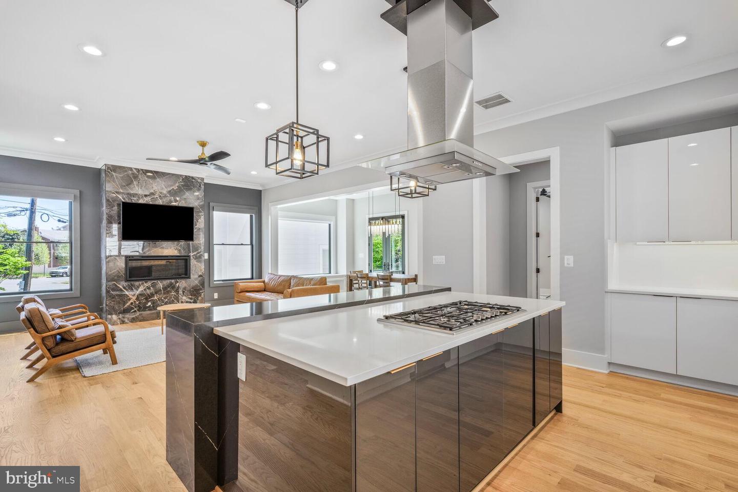 2600 3RD ST N, ARLINGTON, Virginia 22201, 6 Bedrooms Bedrooms, ,6 BathroomsBathrooms,Residential,For sale,2600 3RD ST N,VAAR2056382 MLS # VAAR2056382