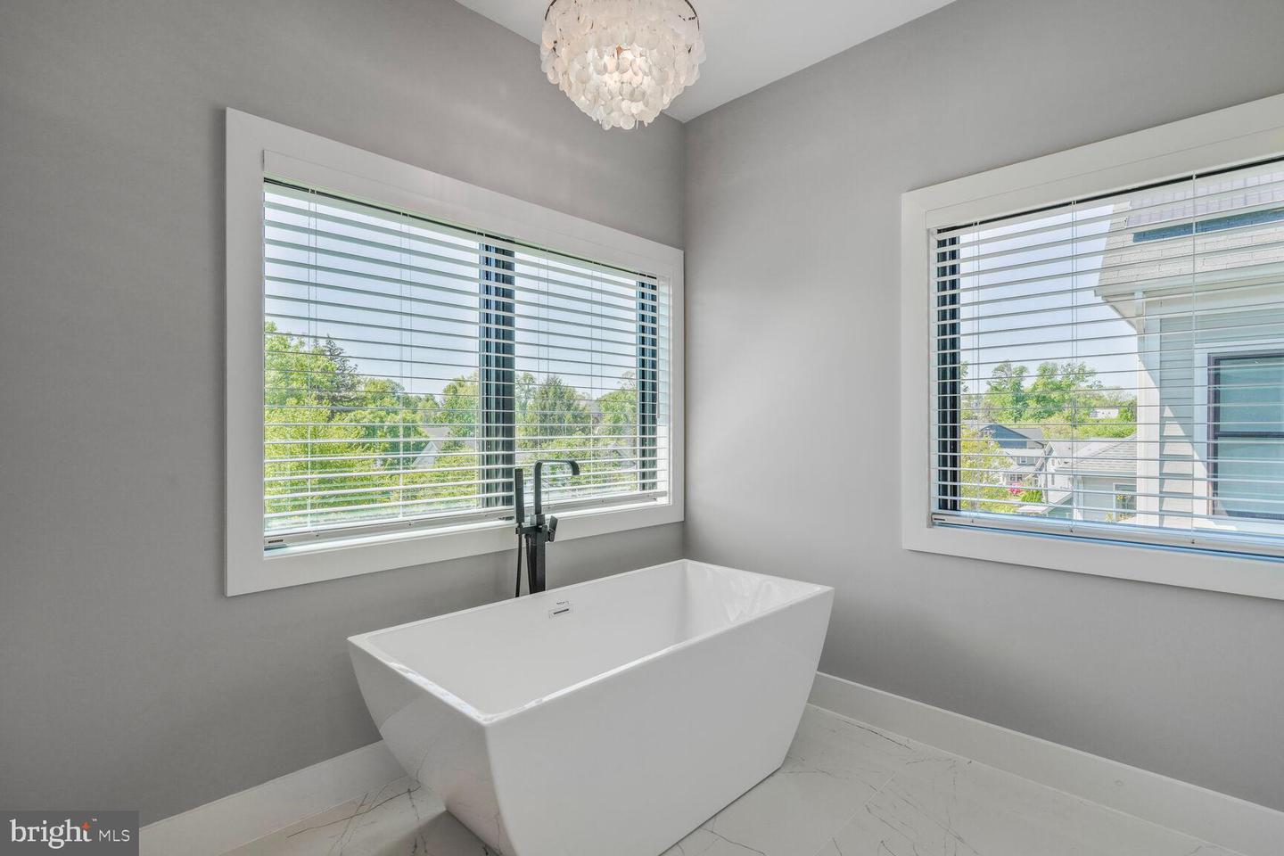 2600 3RD ST N, ARLINGTON, Virginia 22201, 6 Bedrooms Bedrooms, ,6 BathroomsBathrooms,Residential,For sale,2600 3RD ST N,VAAR2056382 MLS # VAAR2056382