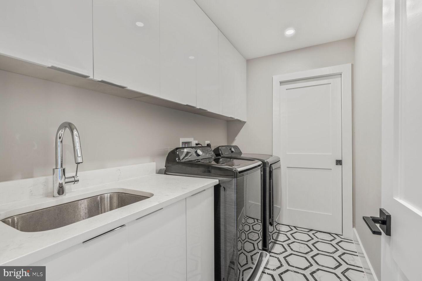 2600 3RD ST N, ARLINGTON, Virginia 22201, 6 Bedrooms Bedrooms, ,6 BathroomsBathrooms,Residential,For sale,2600 3RD ST N,VAAR2056382 MLS # VAAR2056382