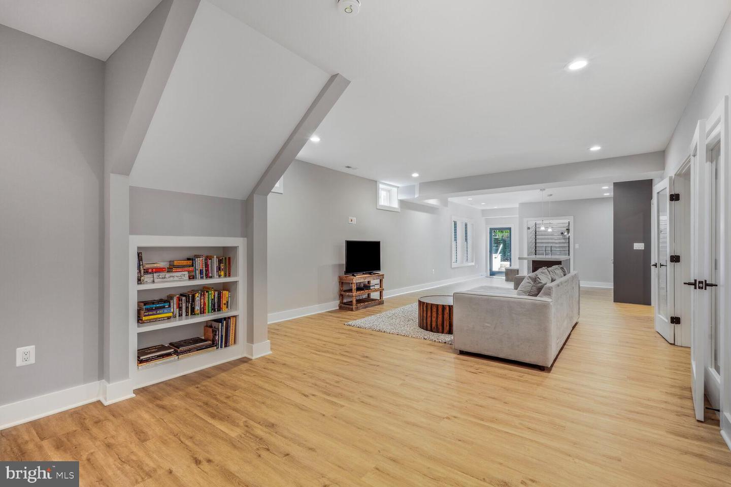 2600 3RD ST N, ARLINGTON, Virginia 22201, 6 Bedrooms Bedrooms, ,6 BathroomsBathrooms,Residential,For sale,2600 3RD ST N,VAAR2056382 MLS # VAAR2056382