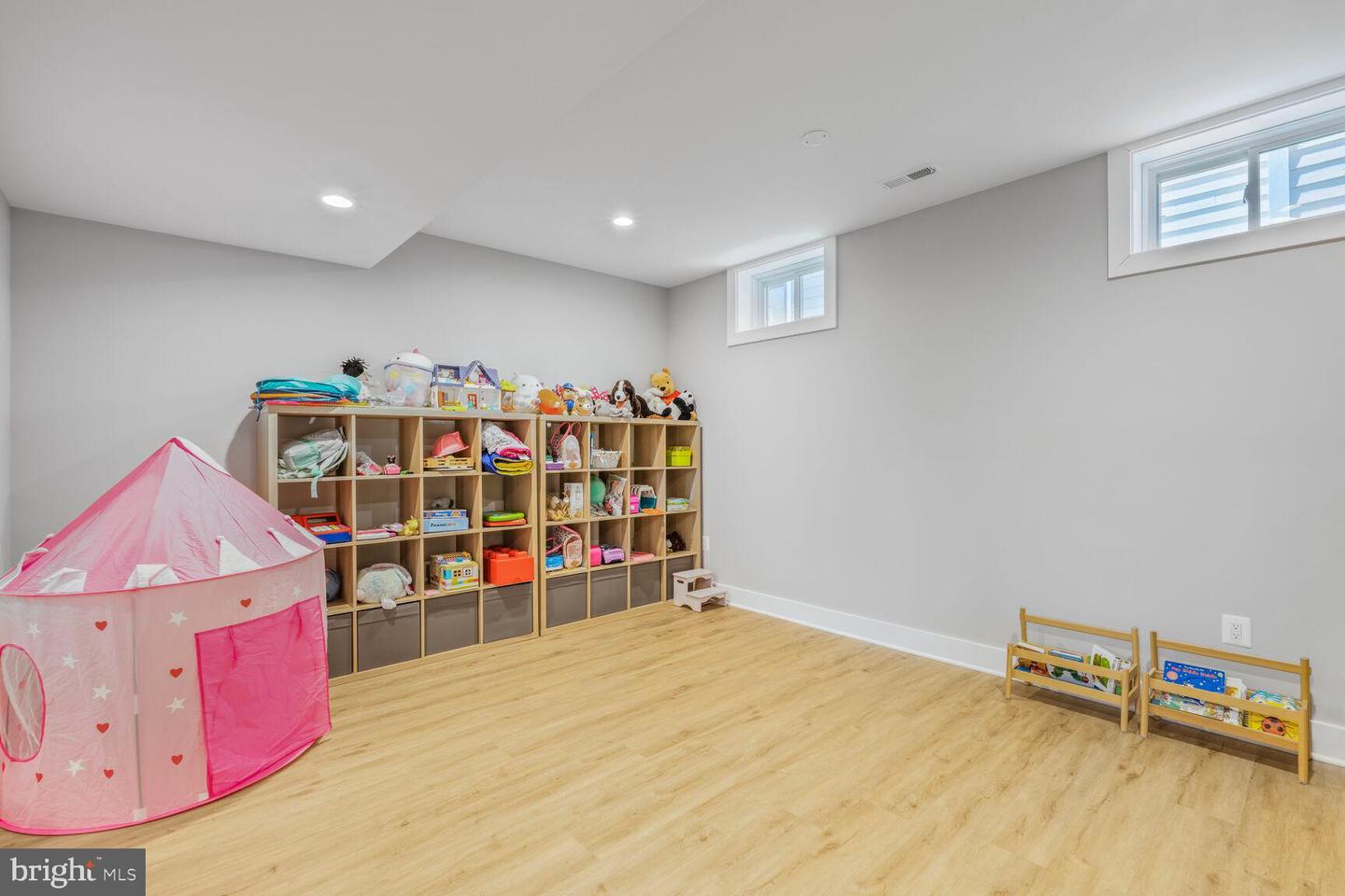 2600 3RD ST N, ARLINGTON, Virginia 22201, 6 Bedrooms Bedrooms, ,6 BathroomsBathrooms,Residential,For sale,2600 3RD ST N,VAAR2056382 MLS # VAAR2056382