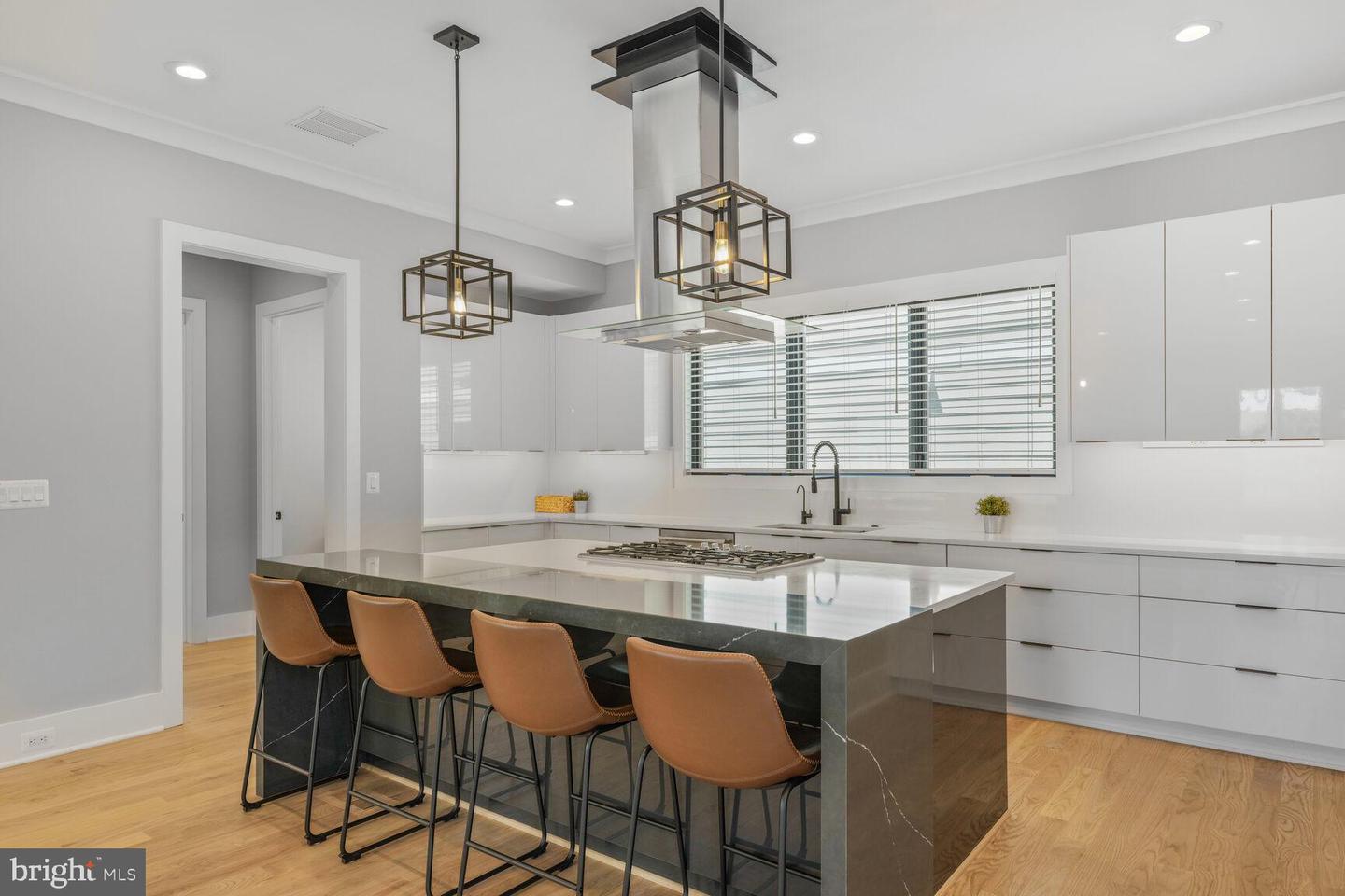 2600 3RD ST N, ARLINGTON, Virginia 22201, 6 Bedrooms Bedrooms, ,6 BathroomsBathrooms,Residential,For sale,2600 3RD ST N,VAAR2056382 MLS # VAAR2056382