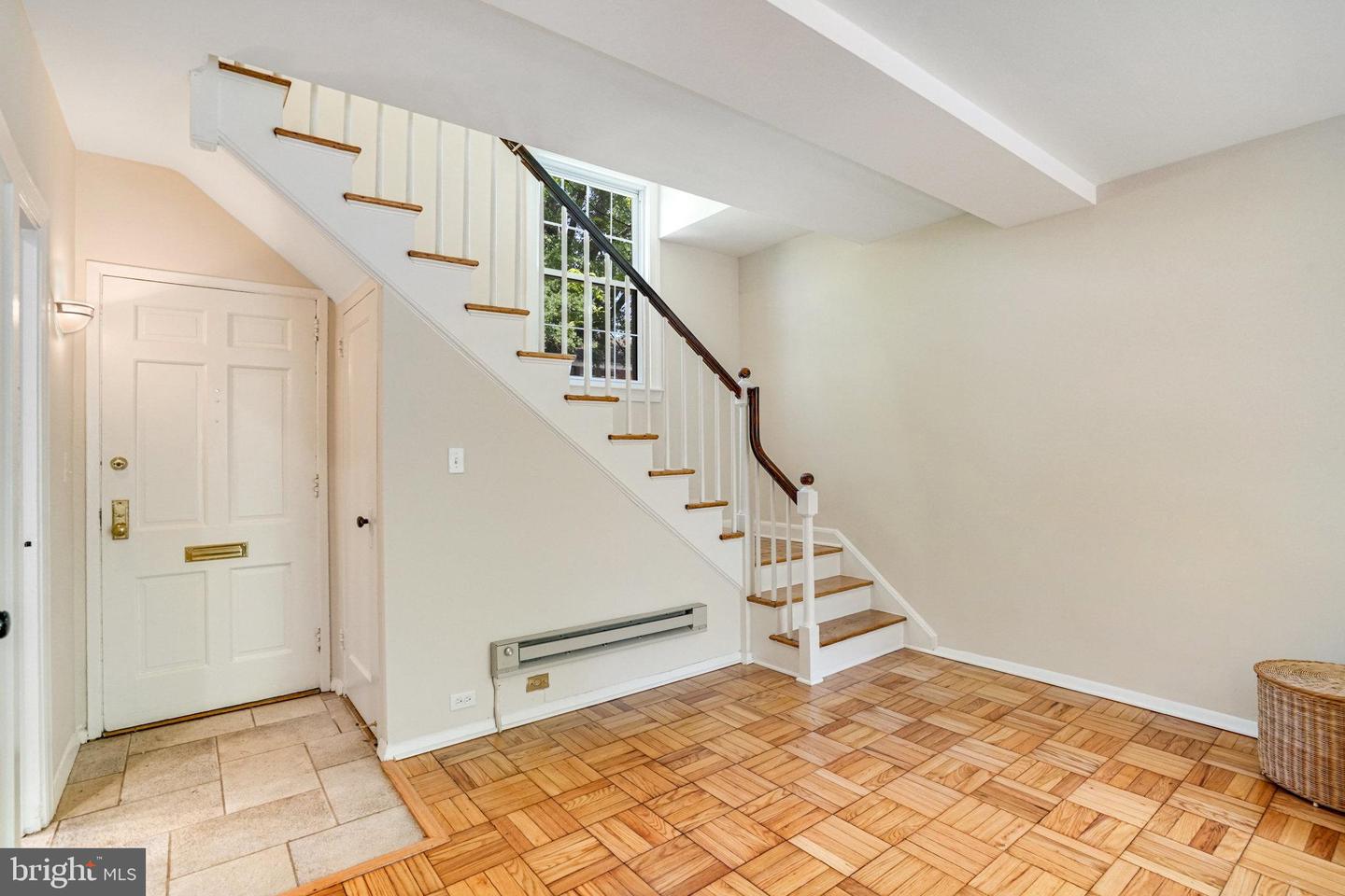3736 GUNSTON RD, ALEXANDRIA, Virginia 22302, 2 Bedrooms Bedrooms, ,1 BathroomBathrooms,Residential,For sale,3736 GUNSTON RD,VAAX2044488 MLS # VAAX2044488