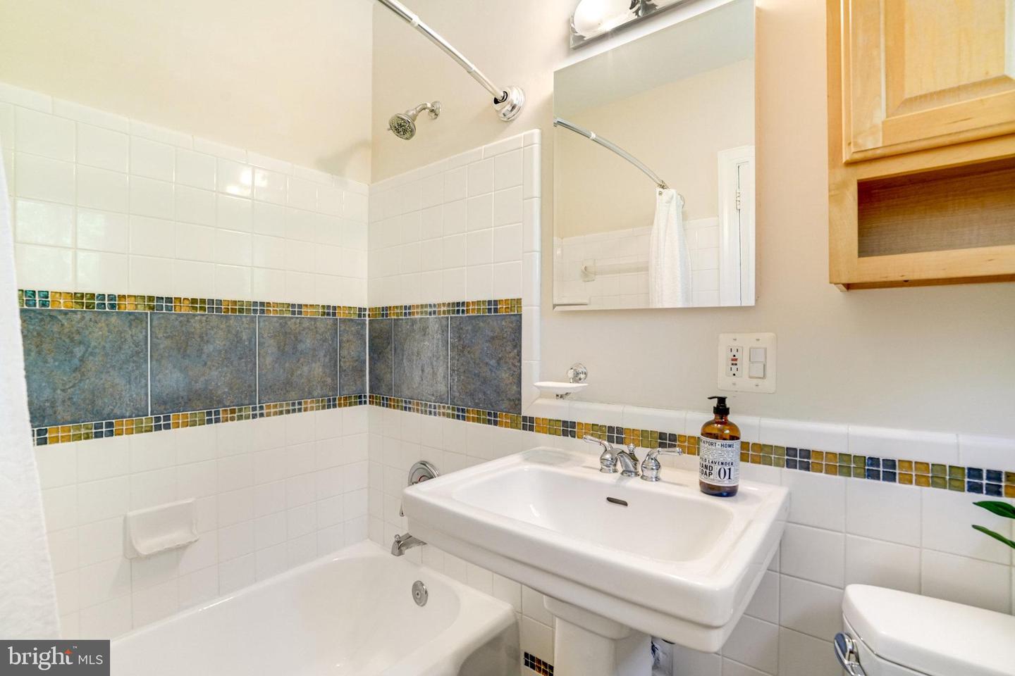 3736 GUNSTON RD, ALEXANDRIA, Virginia 22302, 2 Bedrooms Bedrooms, ,1 BathroomBathrooms,Residential,For sale,3736 GUNSTON RD,VAAX2044488 MLS # VAAX2044488