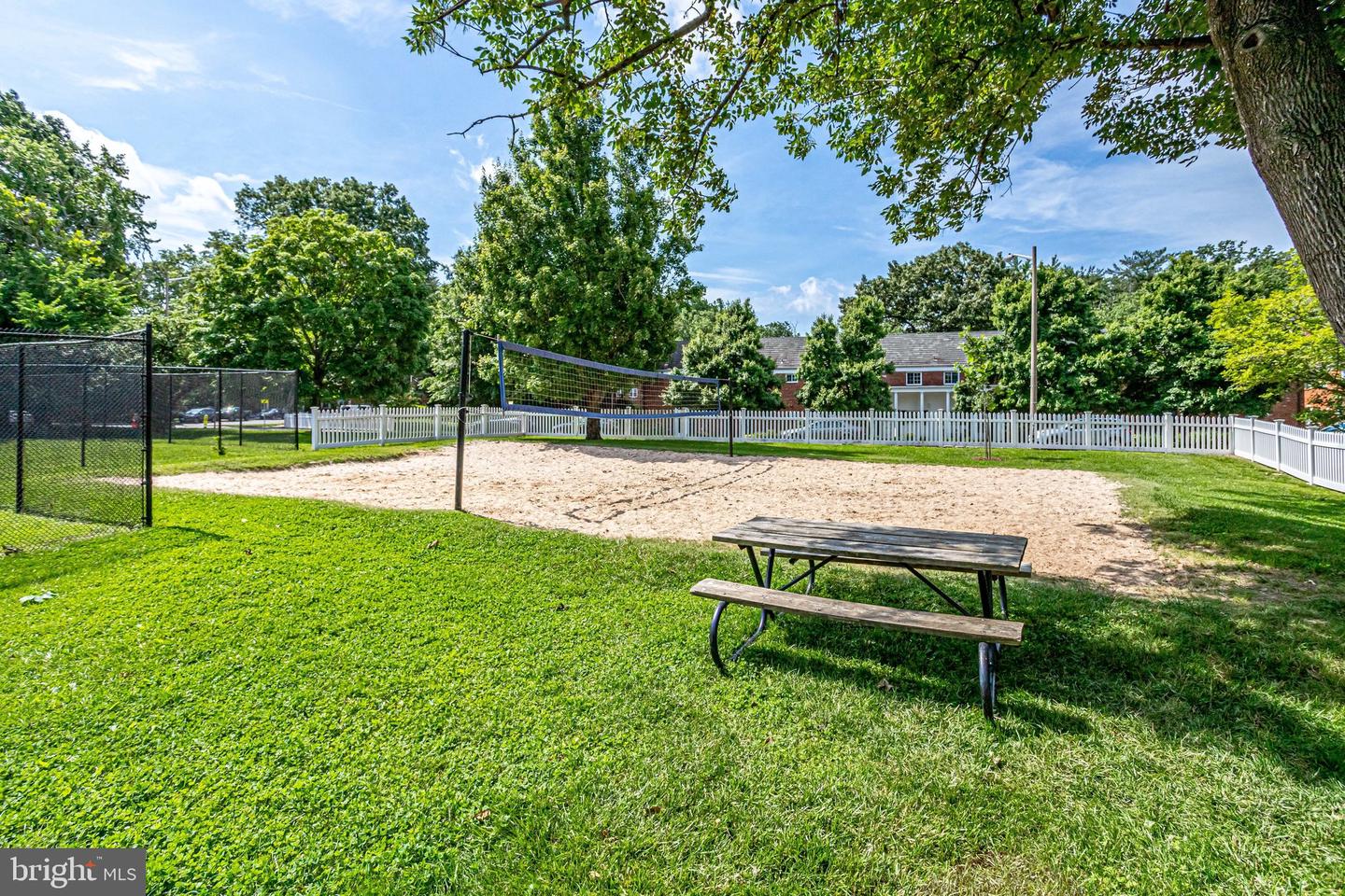 3736 GUNSTON RD, ALEXANDRIA, Virginia 22302, 2 Bedrooms Bedrooms, ,1 BathroomBathrooms,Residential,For sale,3736 GUNSTON RD,VAAX2044488 MLS # VAAX2044488