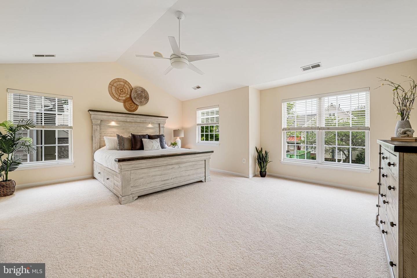 6009 WAKE CREST CT, HAYMARKET, Virginia 20169, 4 Bedrooms Bedrooms, ,3 BathroomsBathrooms,Residential,For sale,6009 WAKE CREST CT,VAPW2092686 MLS # VAPW2092686