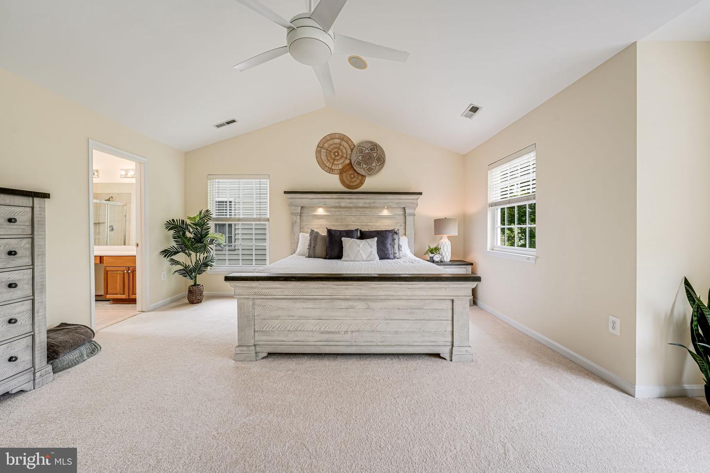 6009 WAKE CREST CT, HAYMARKET, Virginia 20169, 4 Bedrooms Bedrooms, ,3 BathroomsBathrooms,Residential,For sale,6009 WAKE CREST CT,VAPW2092686 MLS # VAPW2092686