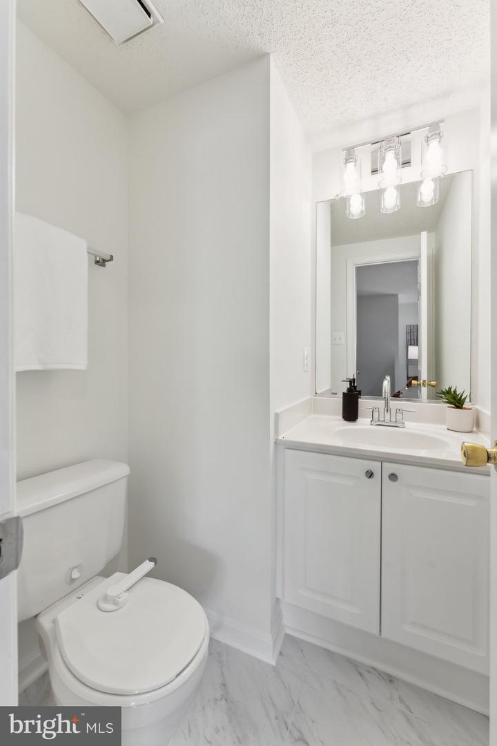 14413 GLENCREST CIR #111, CENTREVILLE, Virginia 20120, 3 Bedrooms Bedrooms, ,2 BathroomsBathrooms,Residential,For sale,14413 GLENCREST CIR #111,VAFX2236122 MLS # VAFX2236122