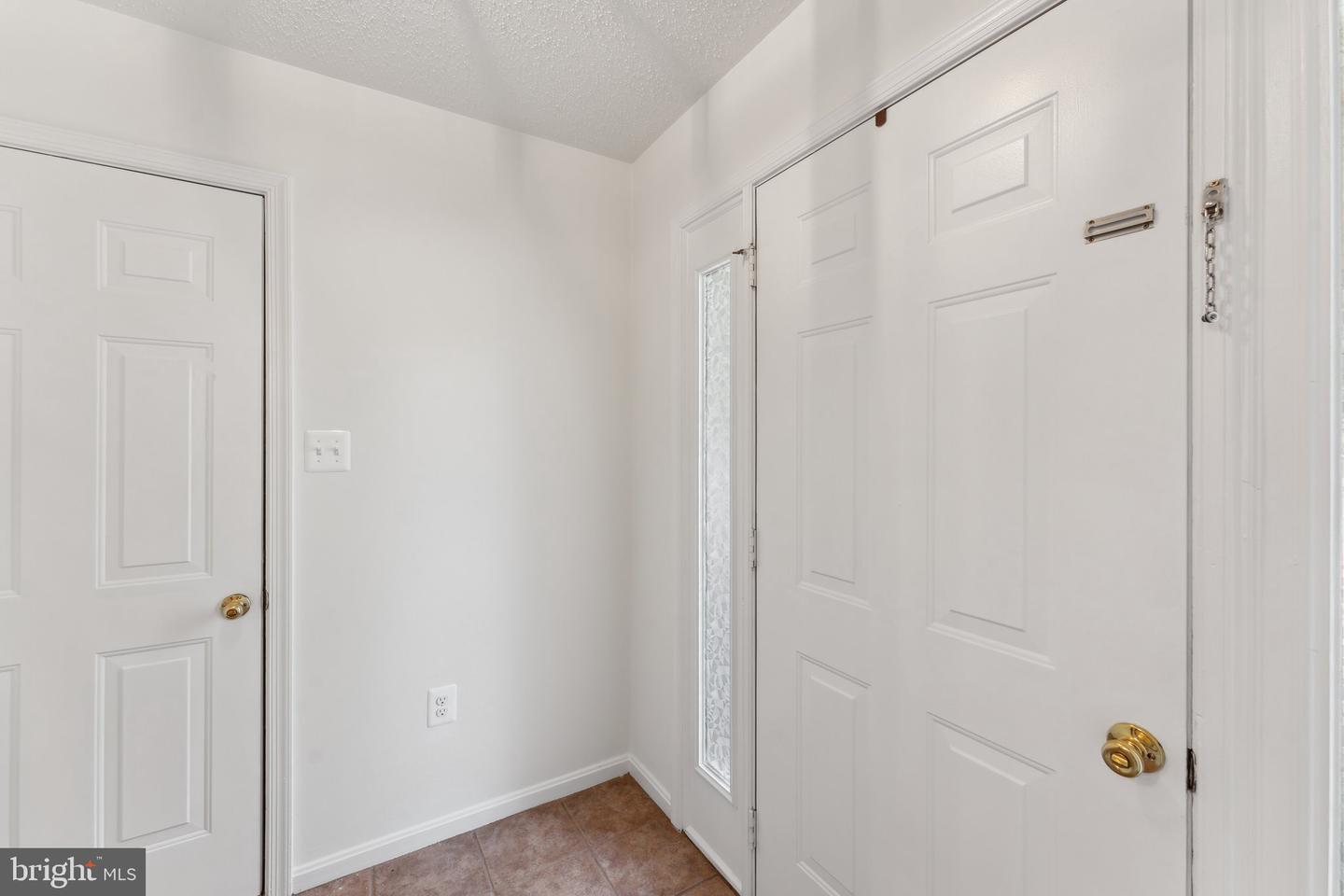 14413 GLENCREST CIR #111, CENTREVILLE, Virginia 20120, 3 Bedrooms Bedrooms, ,2 BathroomsBathrooms,Residential,For sale,14413 GLENCREST CIR #111,VAFX2236122 MLS # VAFX2236122