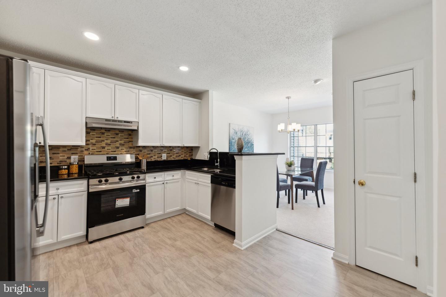 14413 GLENCREST CIR #111, CENTREVILLE, Virginia 20120, 3 Bedrooms Bedrooms, ,2 BathroomsBathrooms,Residential,For sale,14413 GLENCREST CIR #111,VAFX2236122 MLS # VAFX2236122